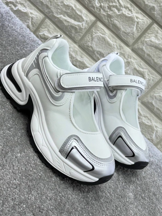 Krasofka balenciaga ayollar uchun bitta katta razmerda olishingizni  tafsiya etamiz! xitoy