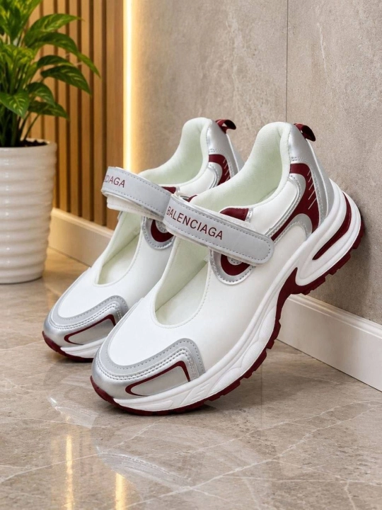 Krasofka balenciaga ayollar uchun bitta katta razmerda olishingizni  tafsiya etamiz! xitoy