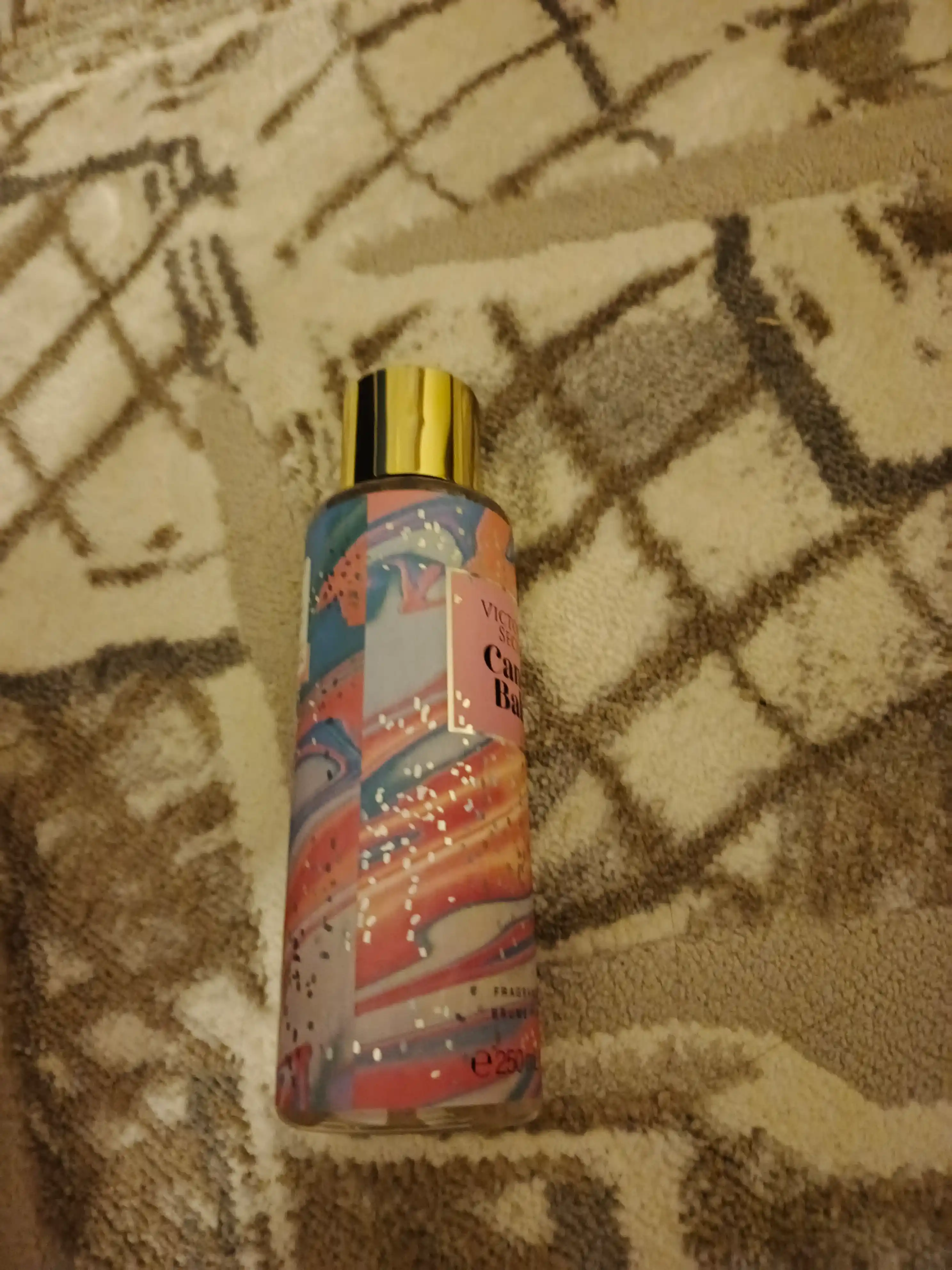 Parfyumlangan tana spreyi suvi Victoria's Secret Spreyi Aqua Kiss Rush, Shimmer, 250 ml