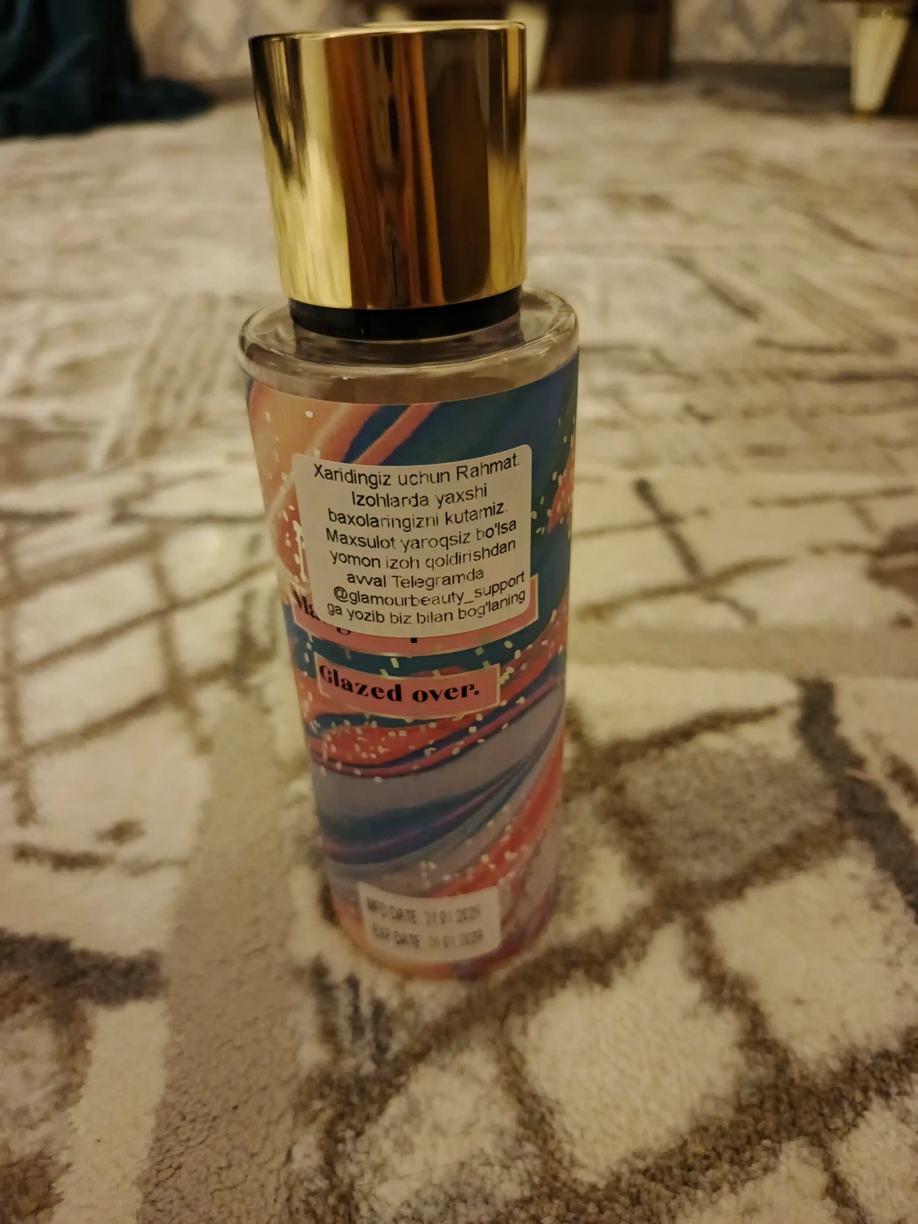 Parfyumlangan tana spreyi suvi Victoria's Secret Spreyi Aqua Kiss Rush, Shimmer, 250 ml