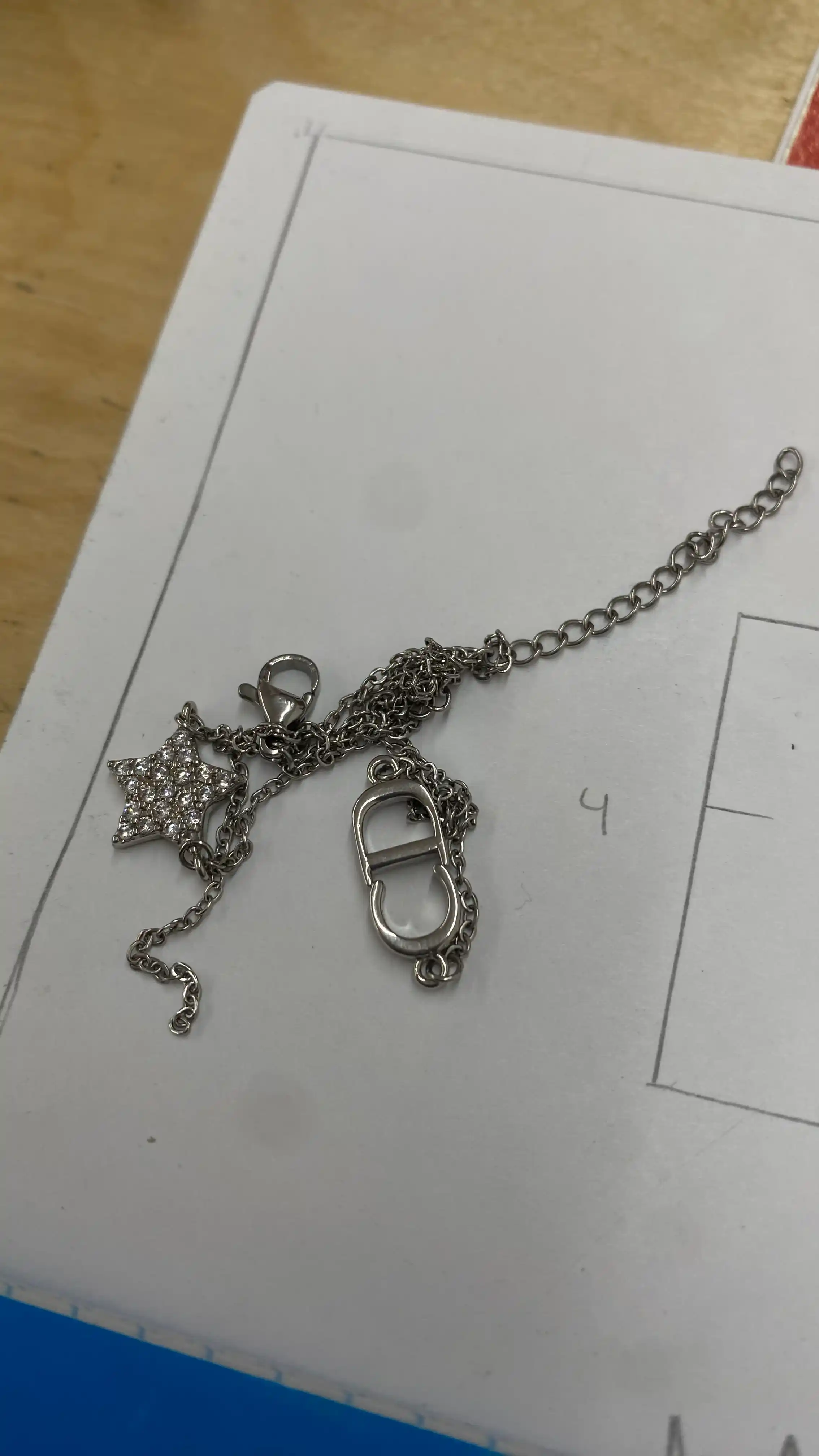 Ayollar uchun Dior style zanjirli bilaguzuk, yulduzcha dizaynli