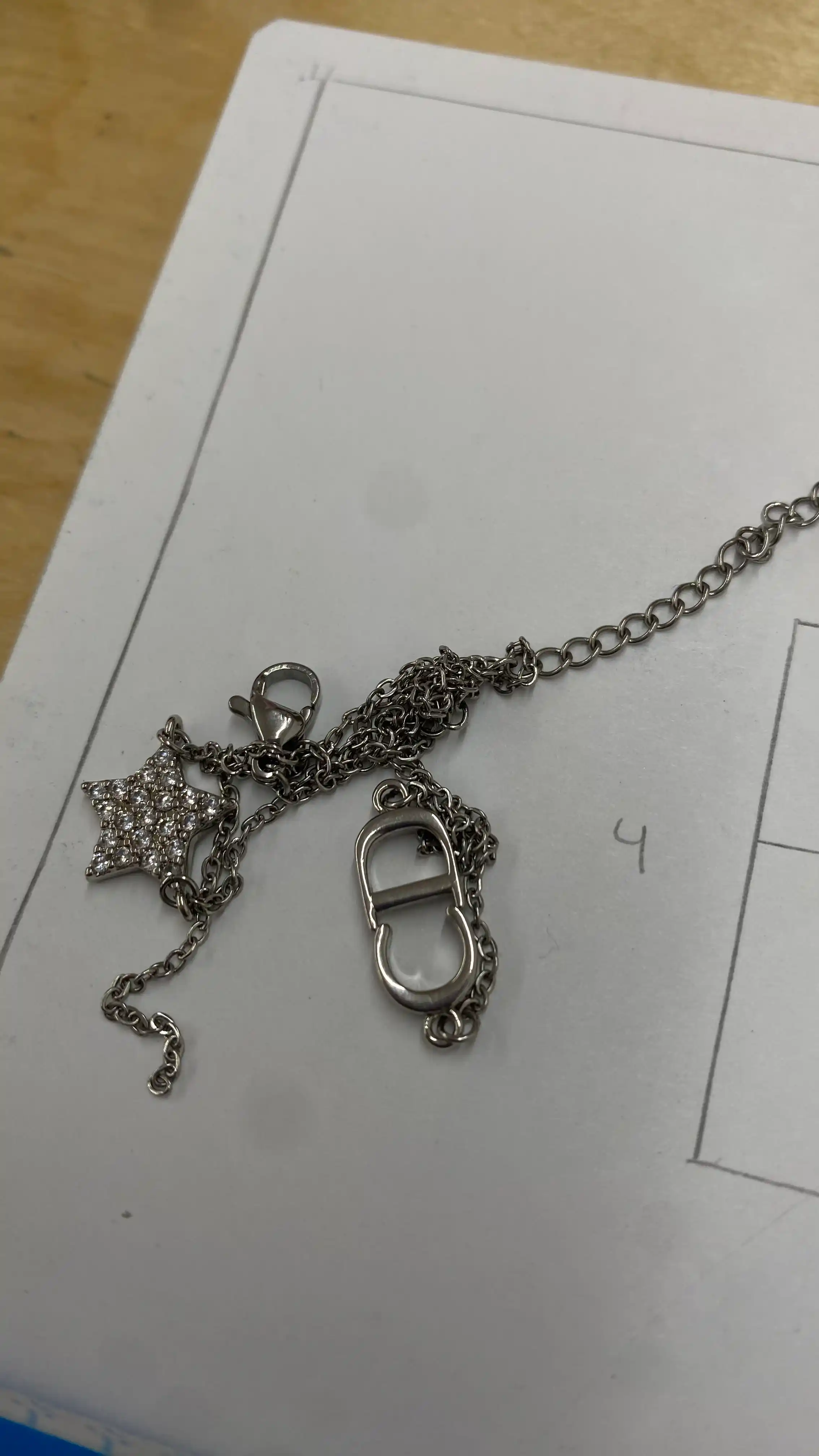 Ayollar uchun Dior style zanjirli bilaguzuk, yulduzcha dizaynli
