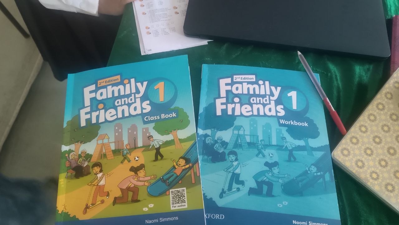 Family and Friends 1, 2 Class Book+Workbook Naomi Simmons 240x170