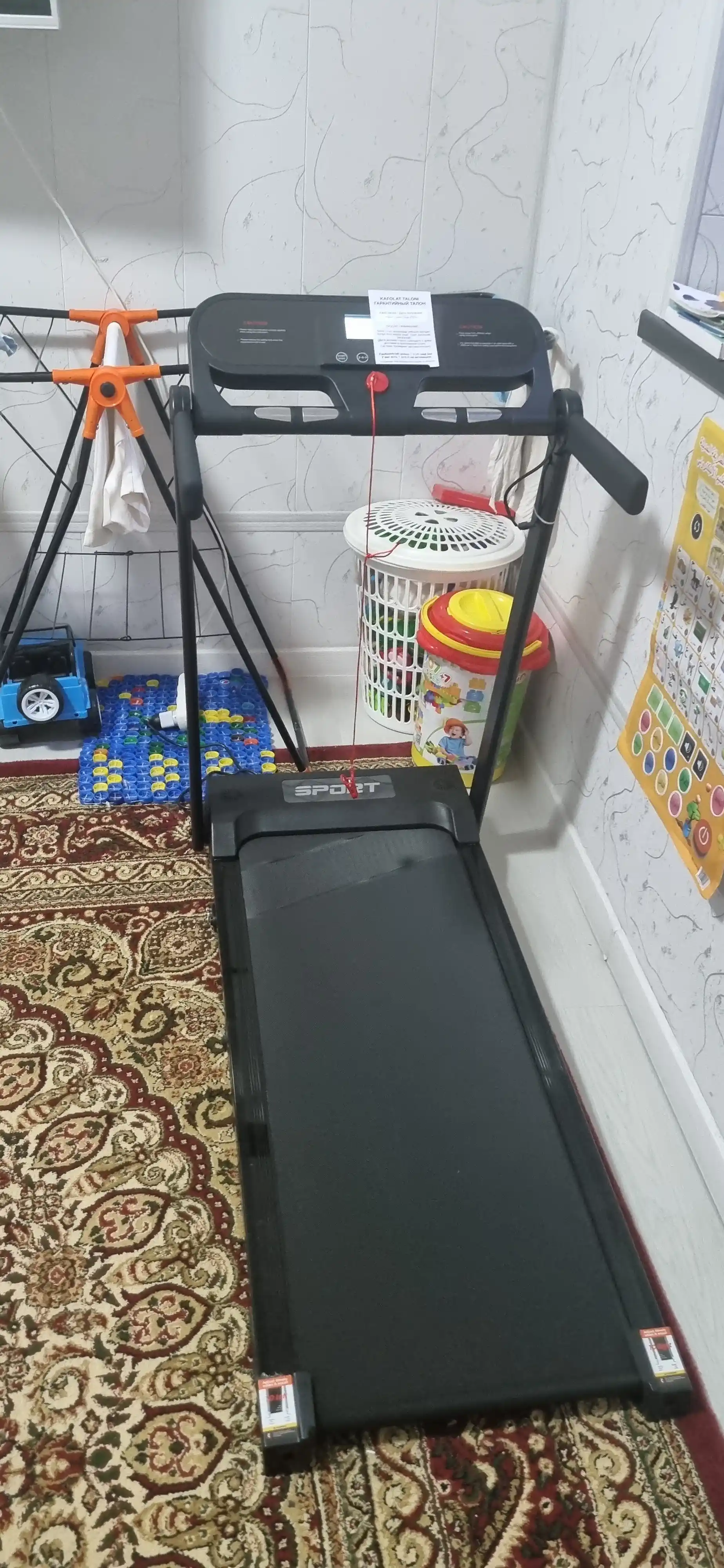 Elektr yig‘iladigan yugurish yo‘lagi, displey va Bluetooth bilan, uy uchun kardiotrenajyor