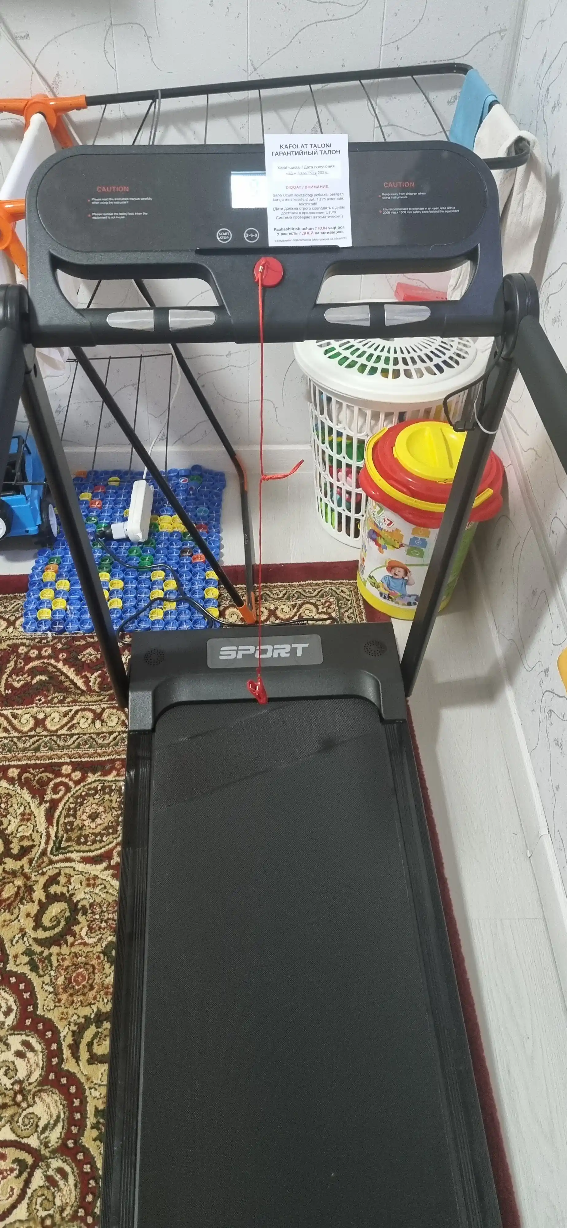 Elektr yig‘iladigan yugurish yo‘lagi, displey va Bluetooth bilan, uy uchun kardiotrenajyor