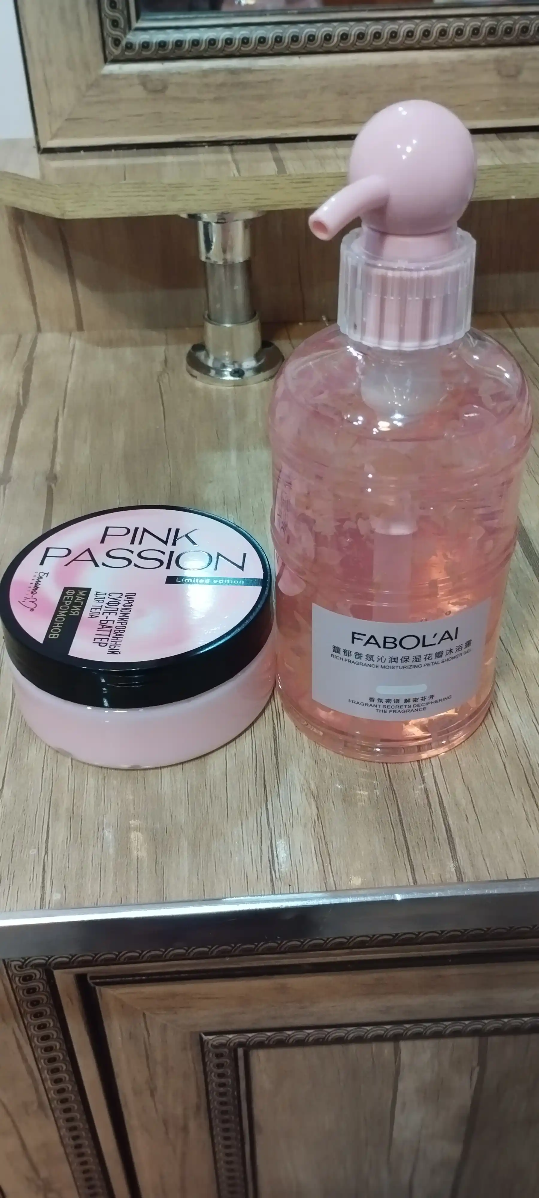 Pink Passion – Набор для ухода за телом из 4 средств (спрей, гель-душ, крем, скраб)