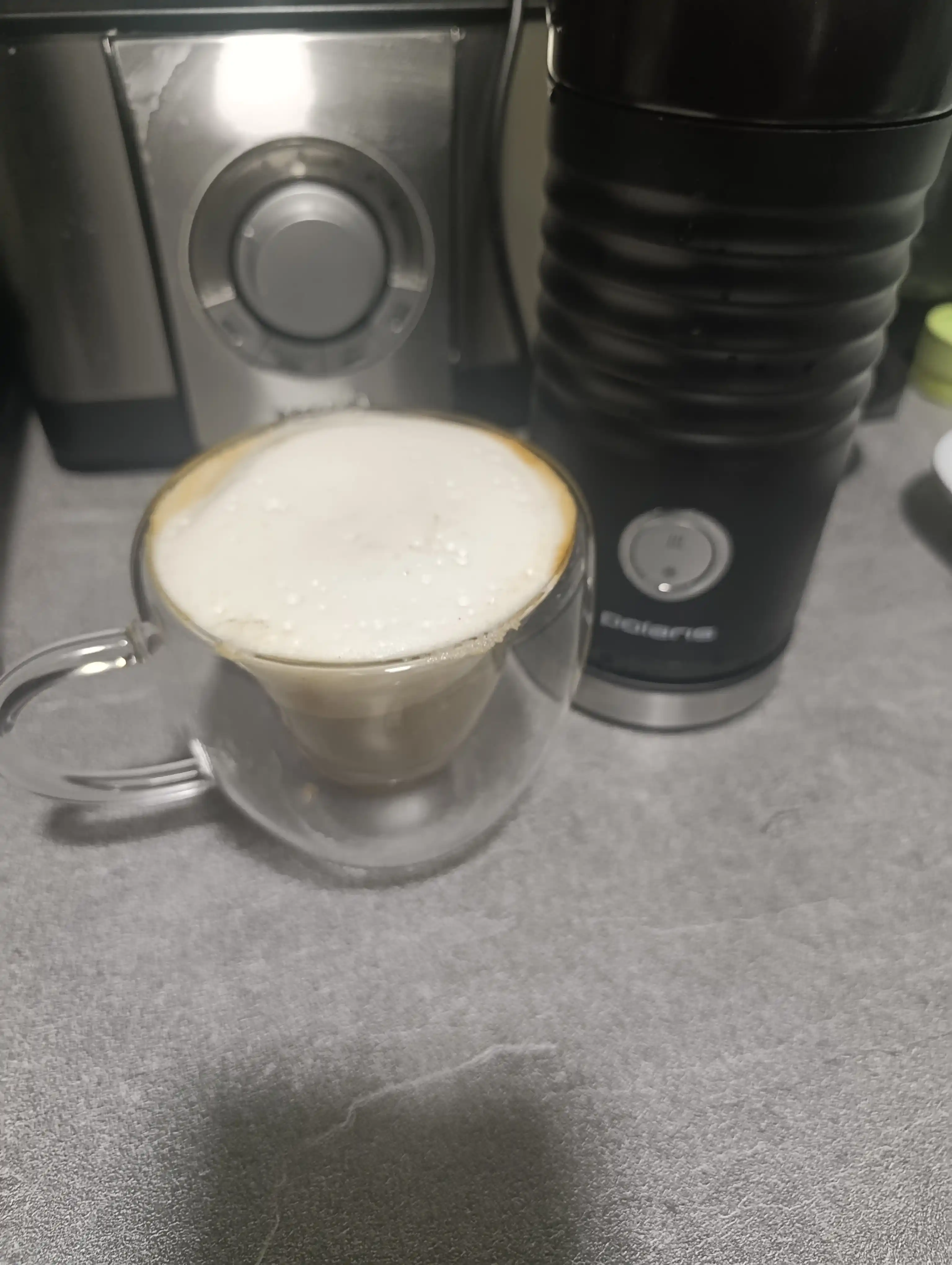Elektr kappuchino ishlab chiqaruvchi Polaris PAMF 5000, sut ko'pirtirgich 4 rejimli