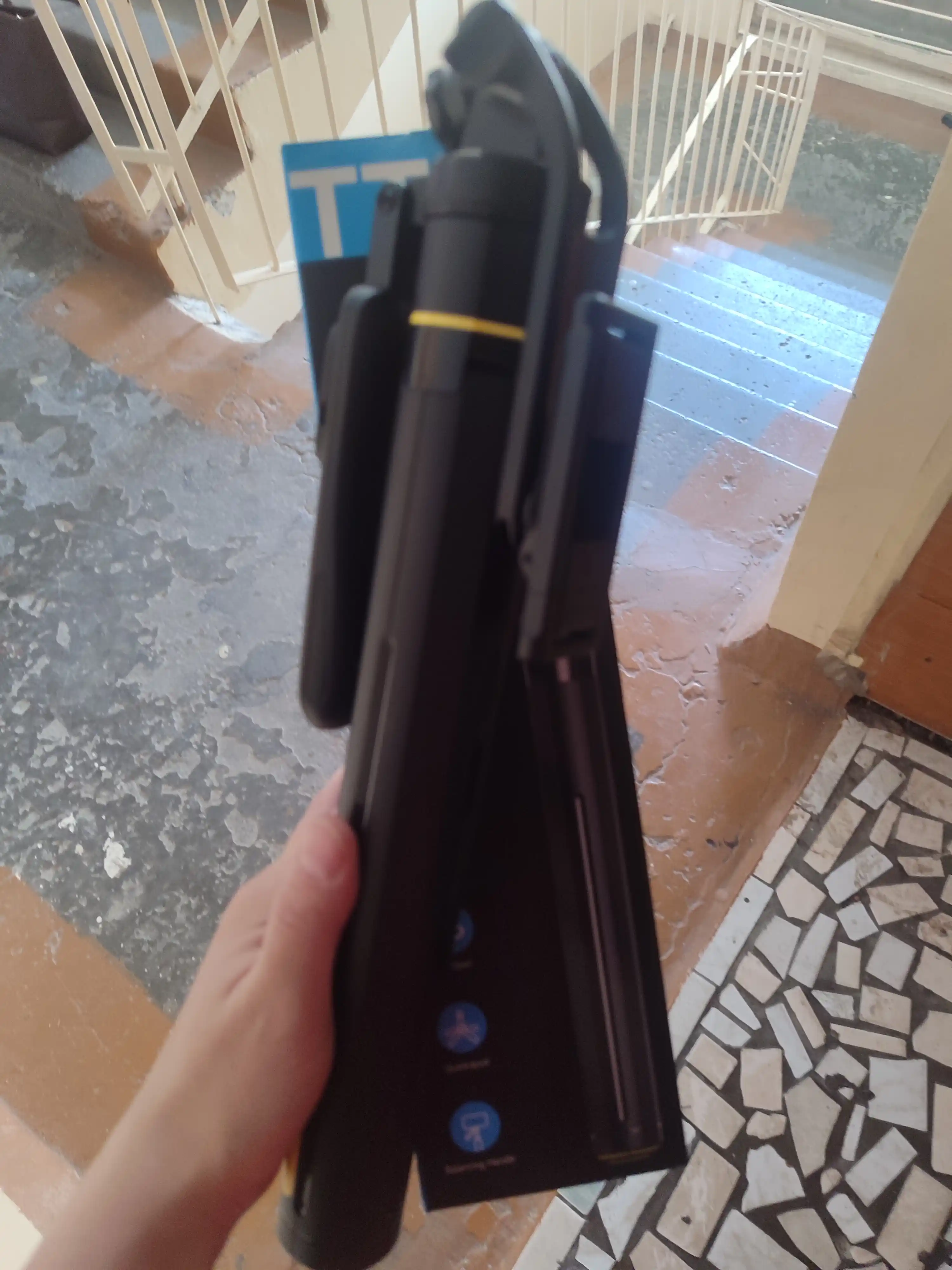 TT18 Selfie Stick Tripod с Bluetooth пультом 4 ножки штатив