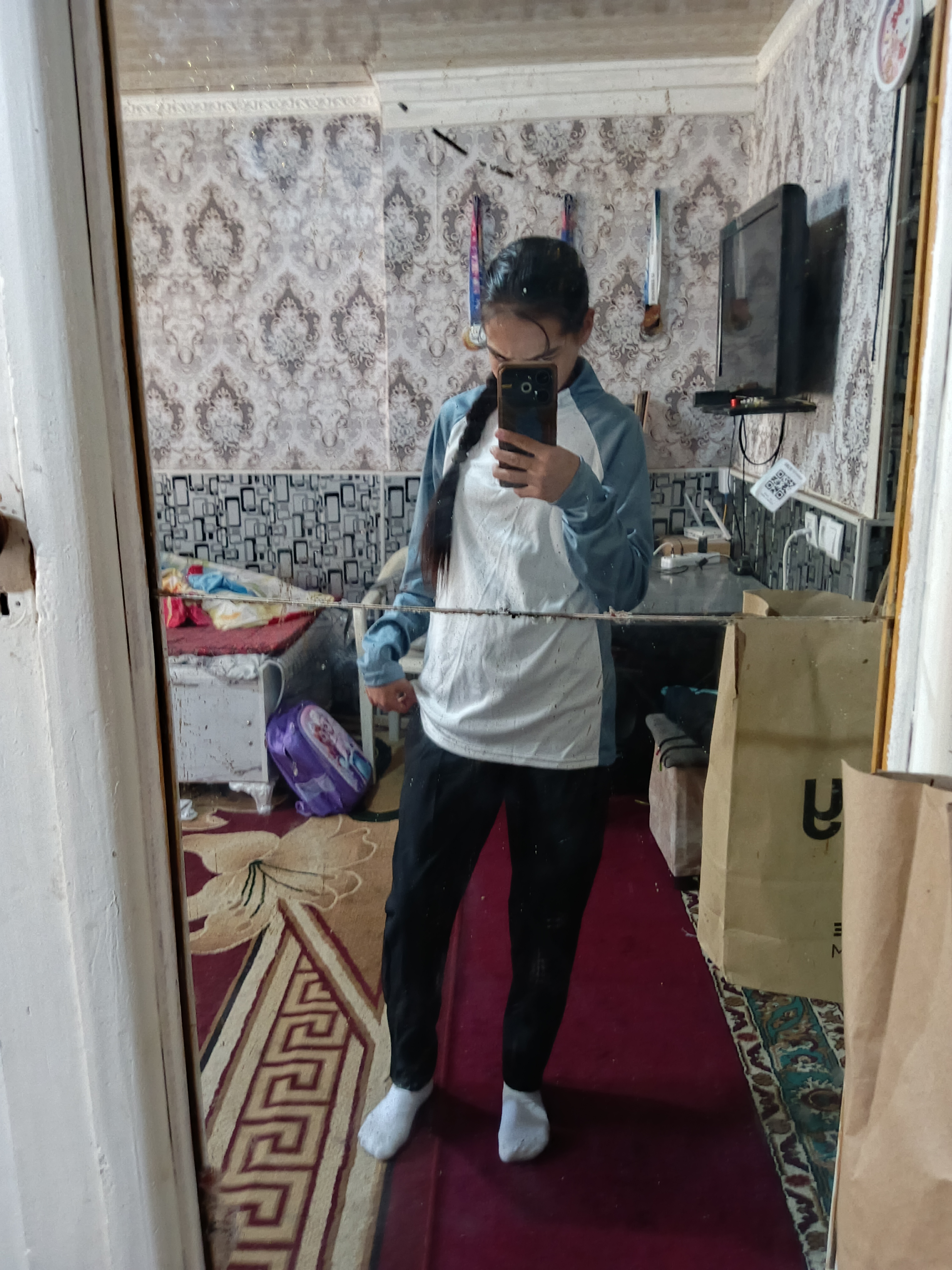 Erkaklar sport kostyumi, mashg‘ulotlar va dam olish uchun zamonaviy to‘plam