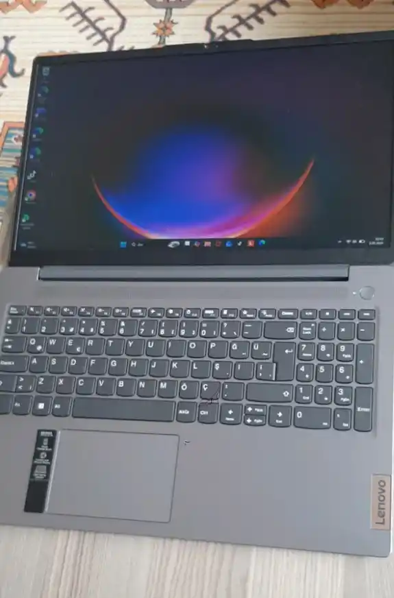 Lenovo IdeaPad Slim 3 15IAN8 i3-N305 8GB 128GB UFS 15.6 FHD W11 Arctic Grey