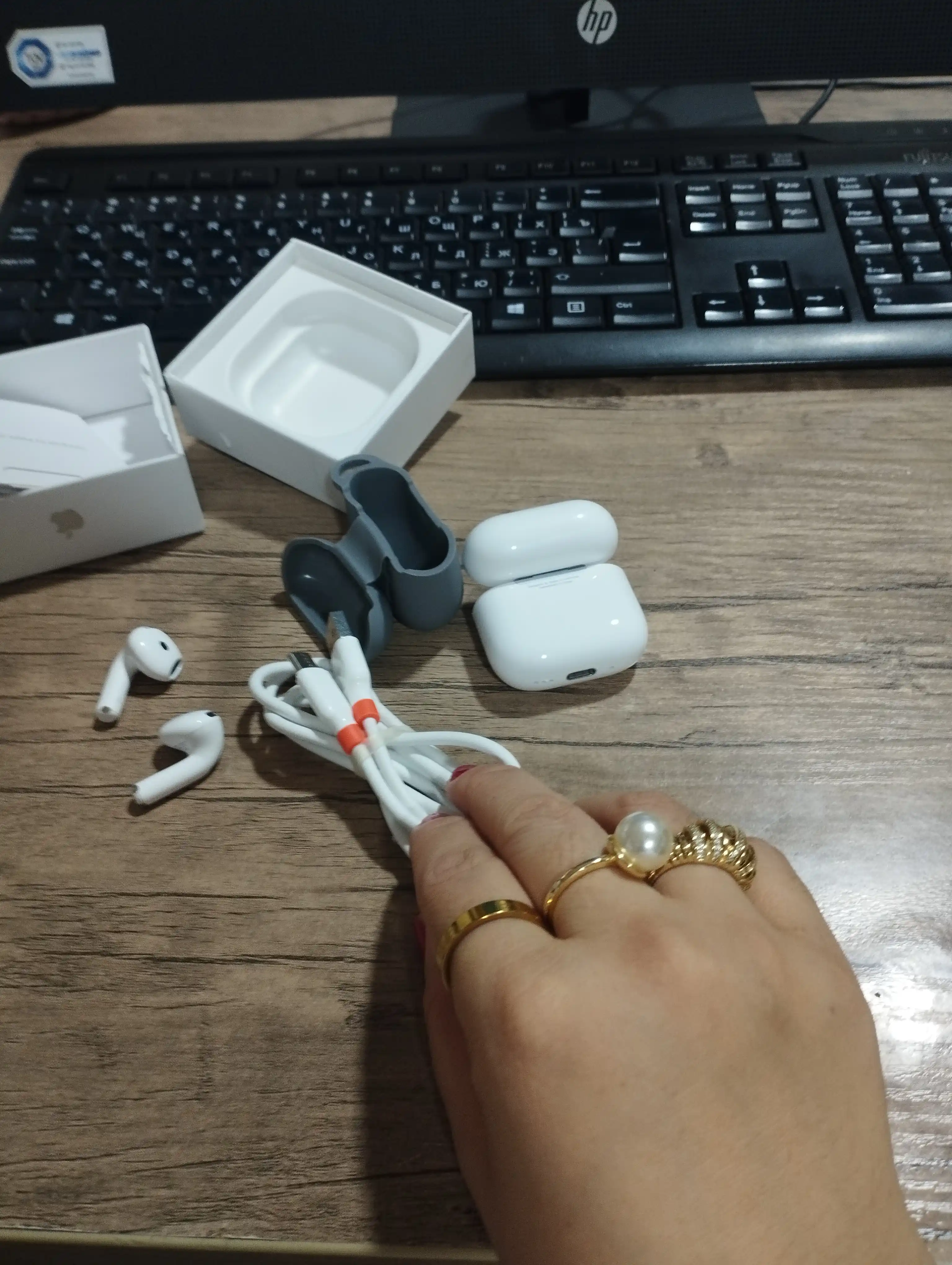 Simsiz quloqchinlar Pods 4, sensorli va blutuz naushniklar, iPhone va Android uchun