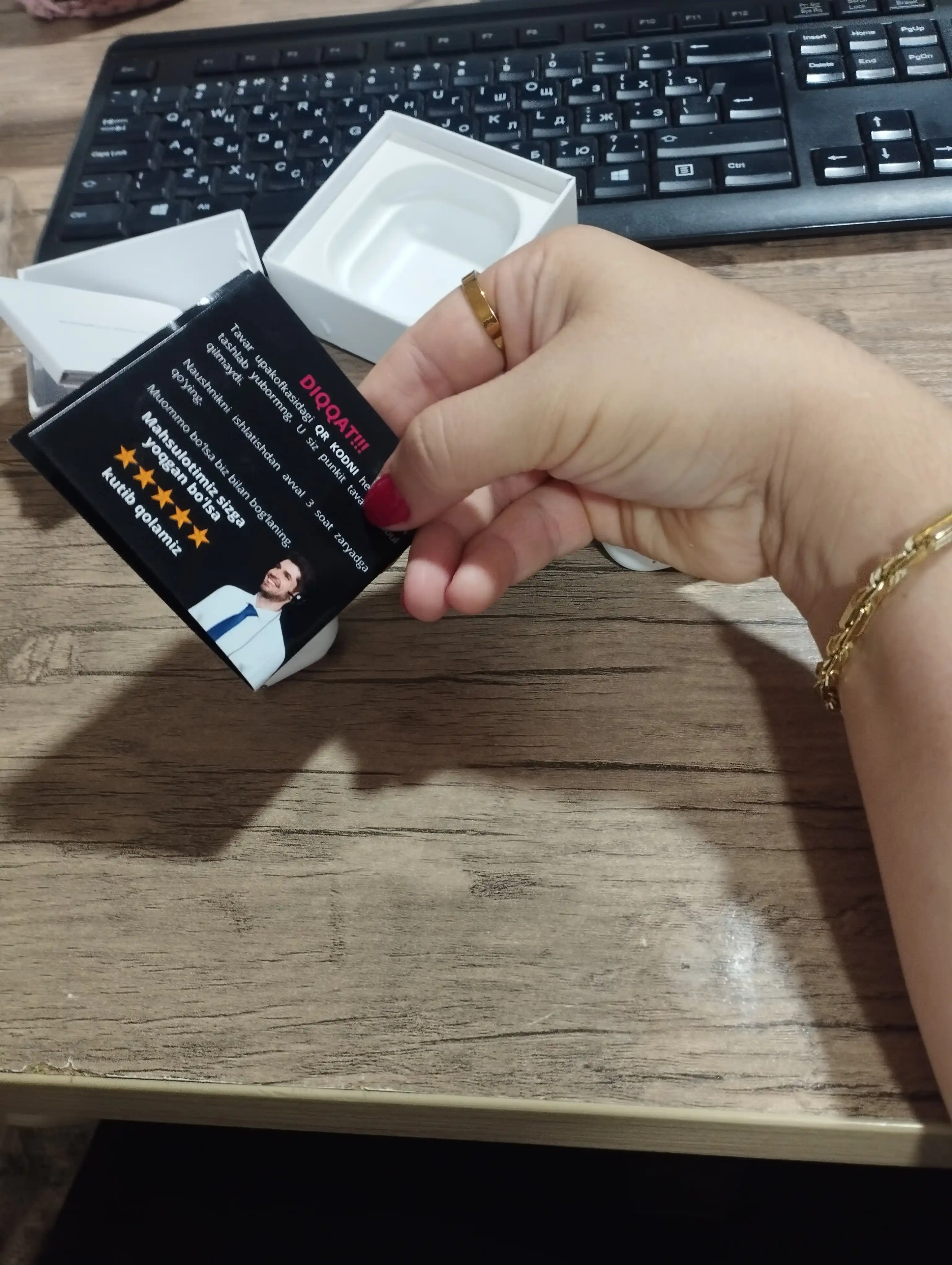 Simsiz quloqchinlar Pods 4, sensorli va blutuz naushniklar, iPhone va Android uchun