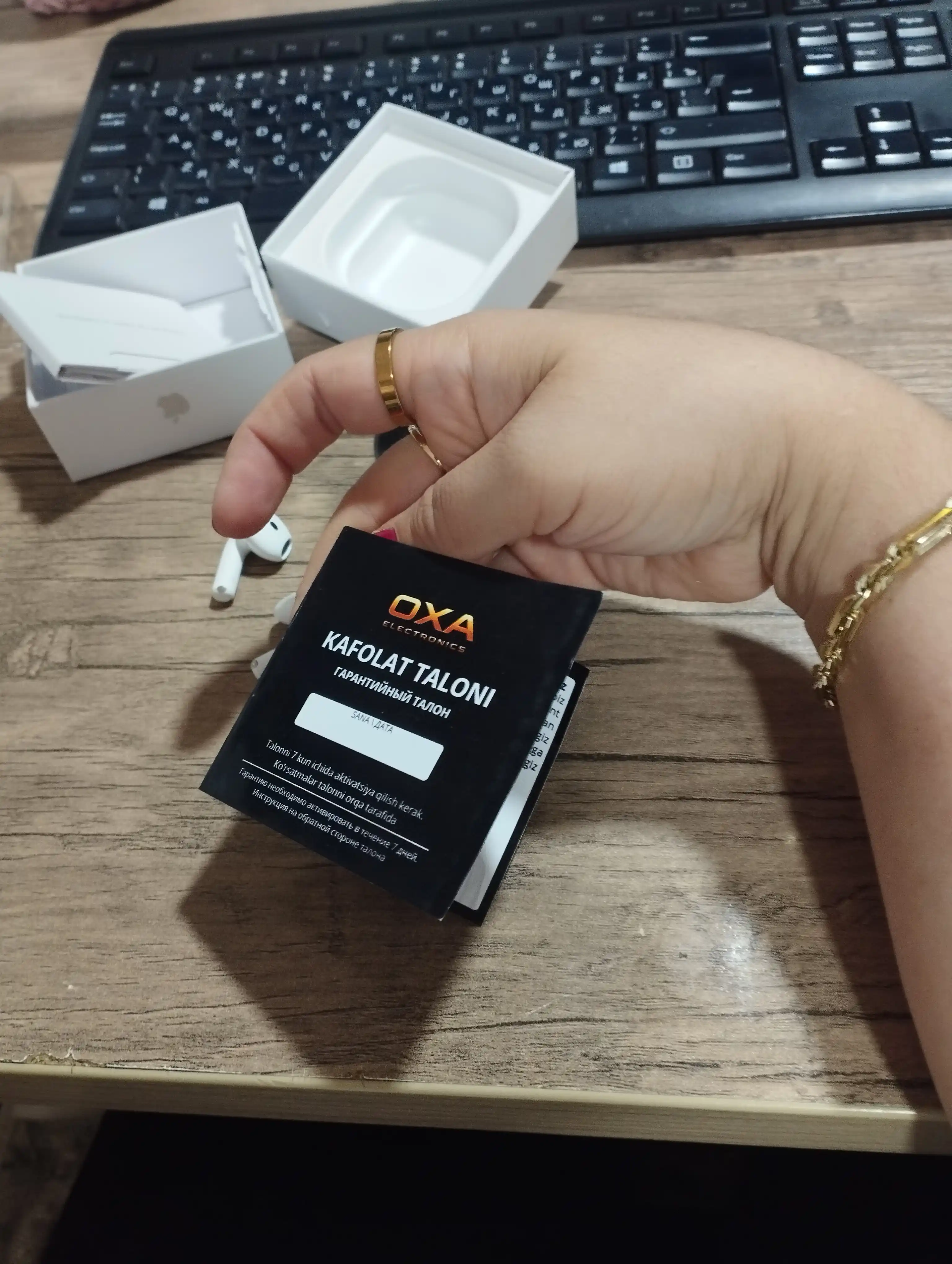 Simsiz quloqchinlar Pods 4, sensorli va blutuz naushniklar, iPhone va Android uchun