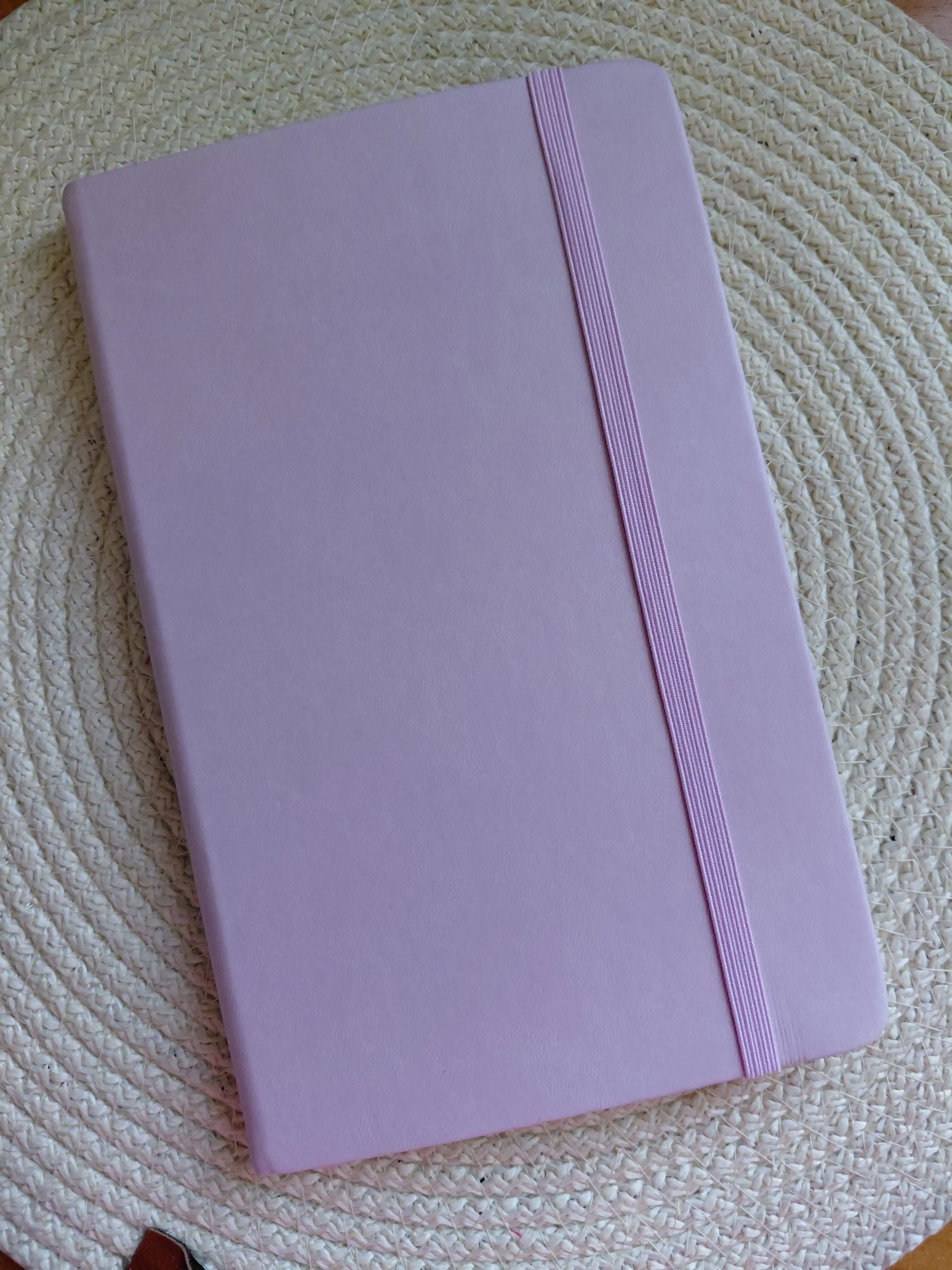 A5 Joy Book daftar, 96 varaq, sun’iy charm, magnitli rezinka, orqa cho‘ntak, lyasse bilan