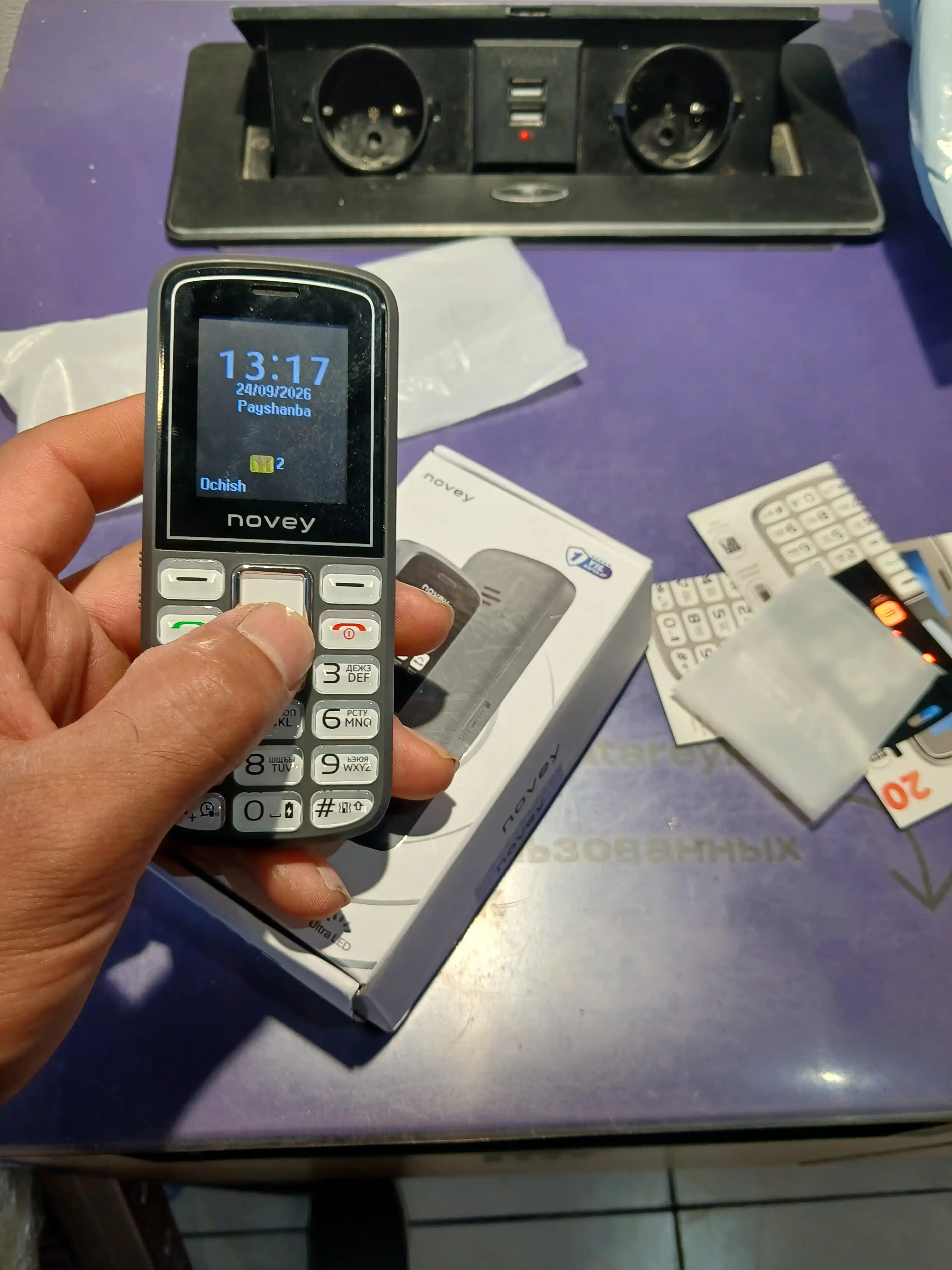 Novey 106 knopkali telefon, kamerasiz, 1 SIM, 4 rang