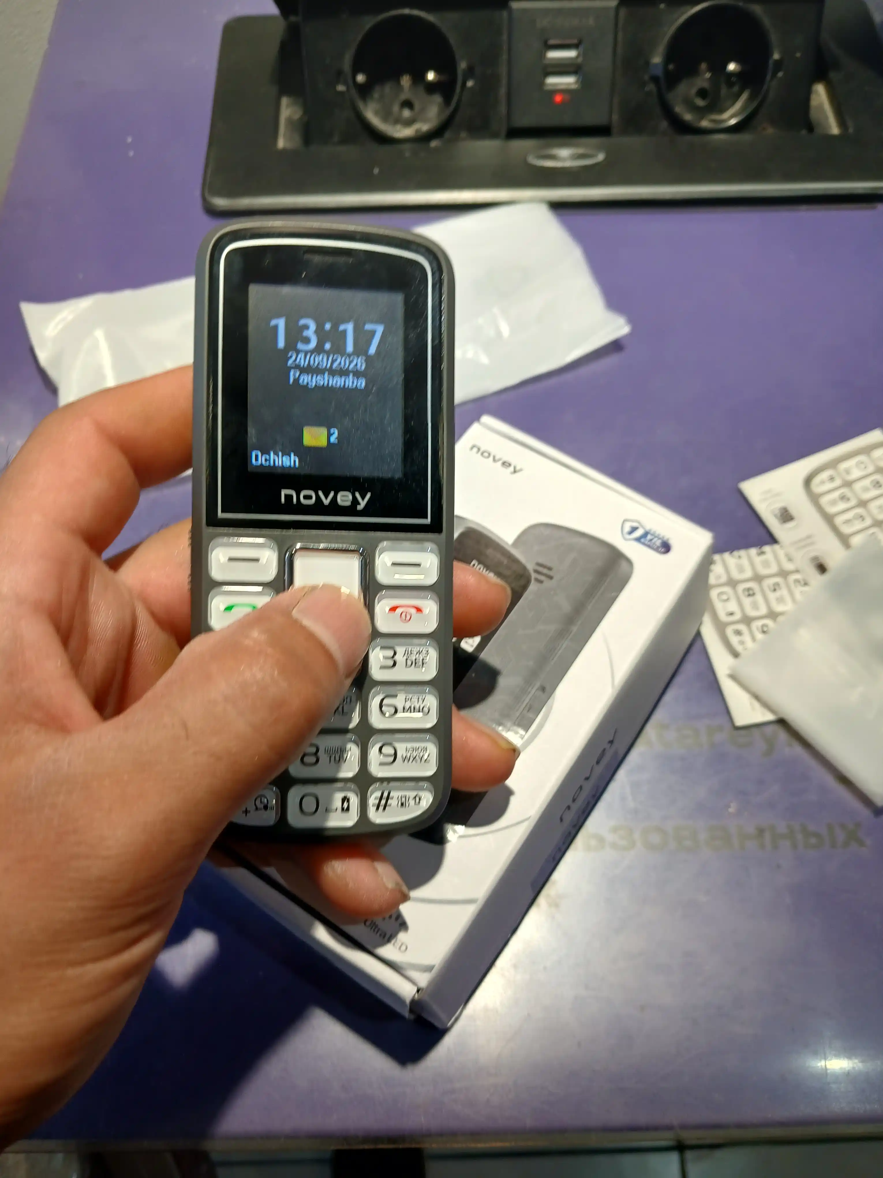 Novey 106 knopkali telefon, kamerasiz, 1 SIM, 4 rang