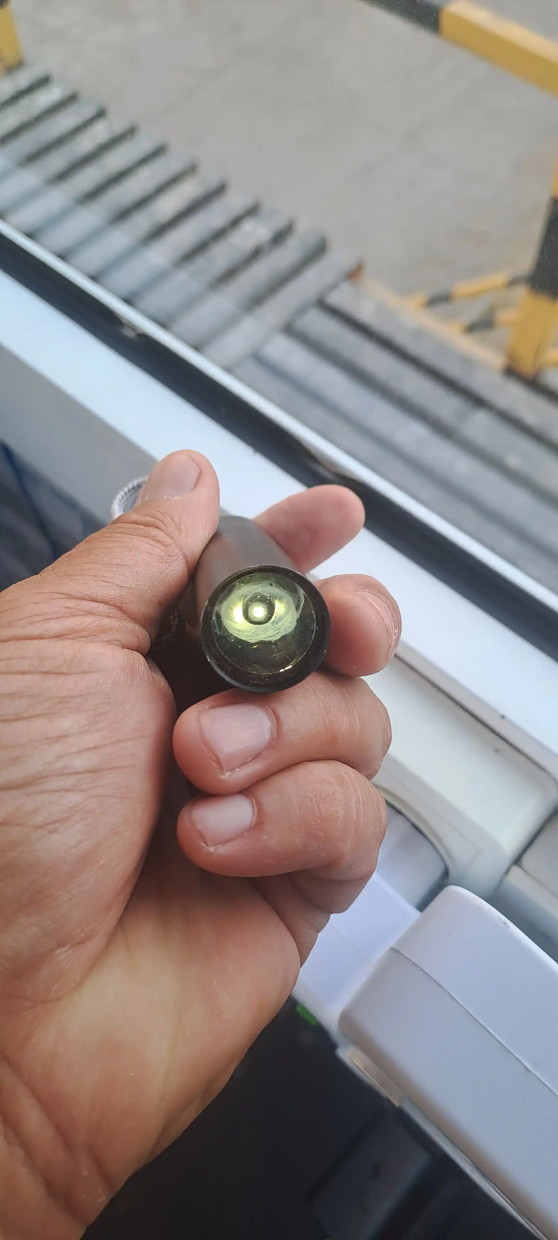 Ultrabinafsha fonar 365 nm ixcham va qulay. Kundalik foydalanish va ish uchun mos
