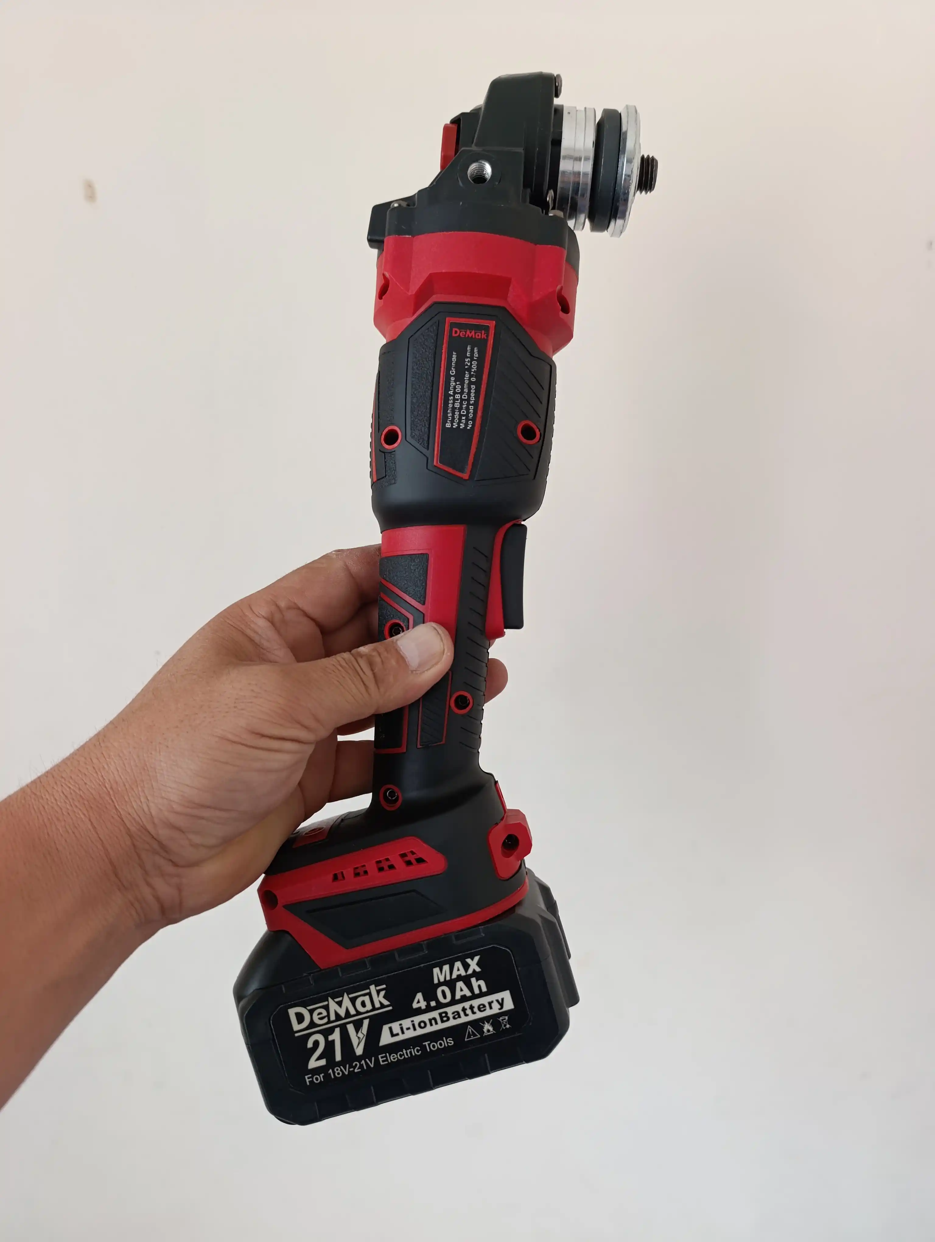 DeMak 21V akkumulyatorli burchak silliqlash mashinasi (bolgarka), 2×4.0Ah batareya va keys