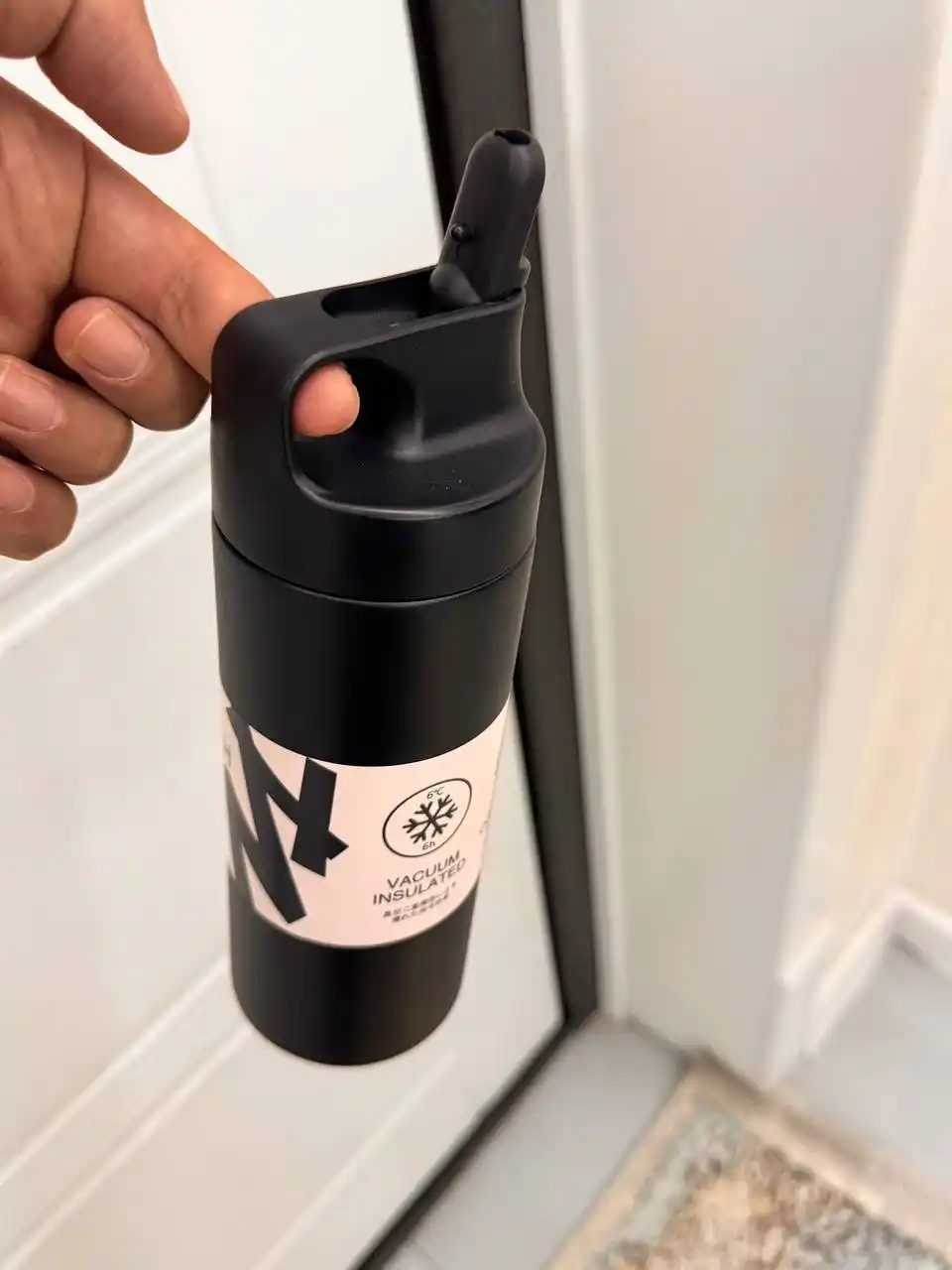 Termos suv uchun sport va sayohat, issiq-sovuq saqlaydi, 550 ml, zanglamas po'lat