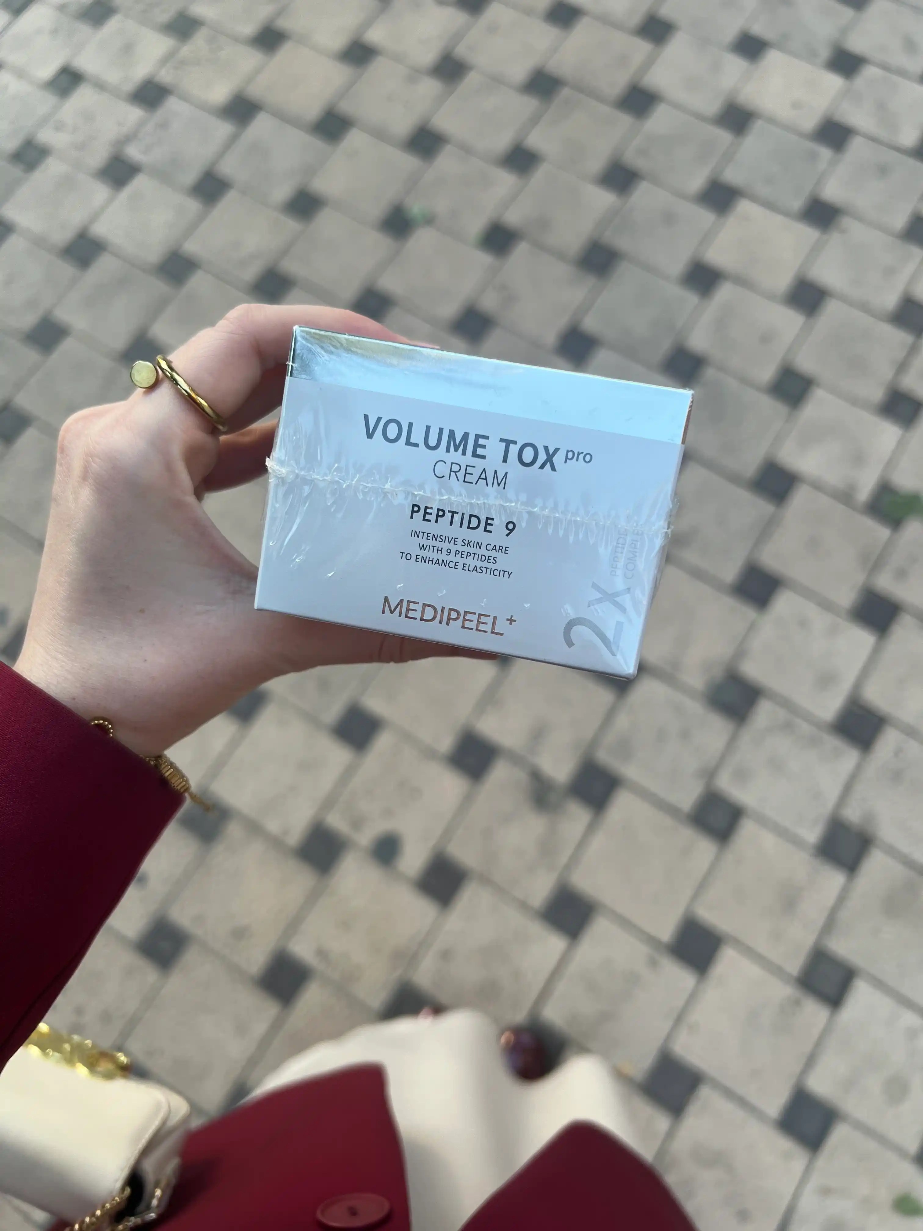 Peptidlar va ektoin bilan, yoshartiruvchi krem MEDIPEEL Peptide 9 Volume Tox Cream PRO, 50 g