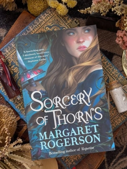 Sorcery of Thorns. Margaret Rogerson (книга на английском языке)