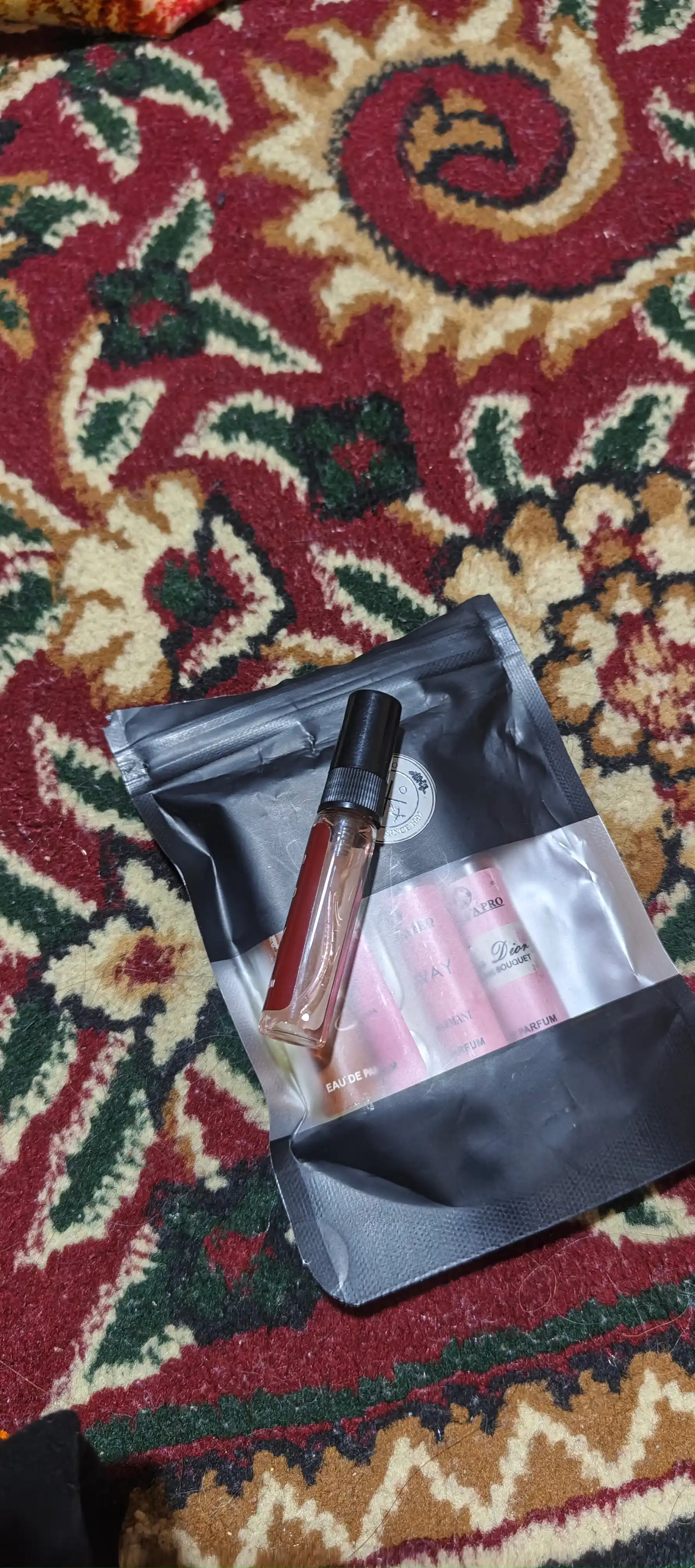 Atirlar ayollar uchun Lost Cherry, My Way, Miss Dior, Gucci Flora, Avon Today, sovga nabor