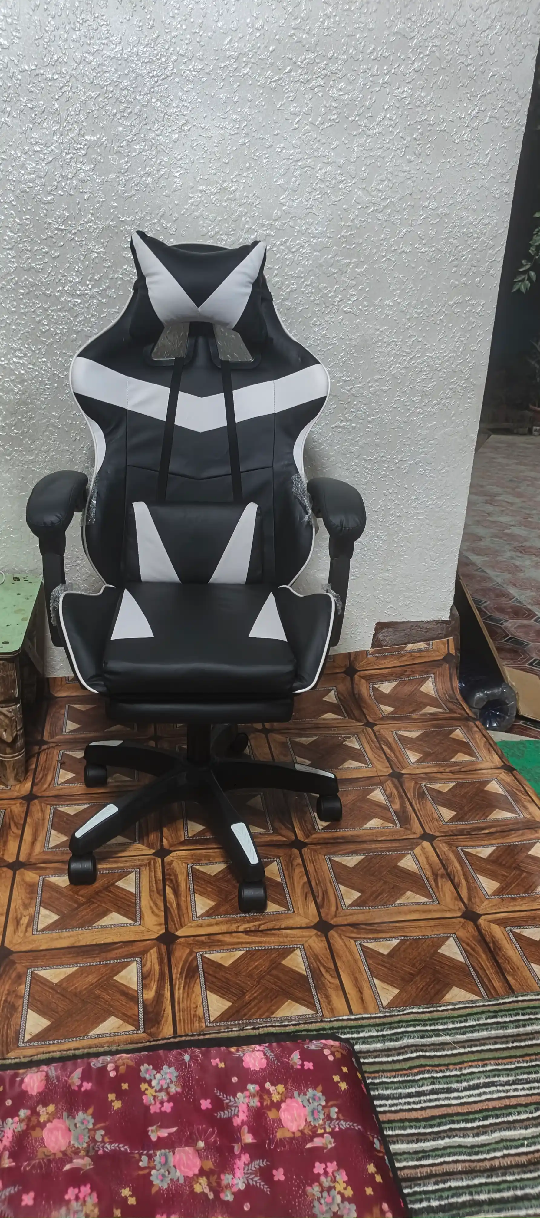 Game kreslo, 6 xil rangda, oyoq qo'ygich bilan, eko-kojadan, bosh va bel yostiqlari
