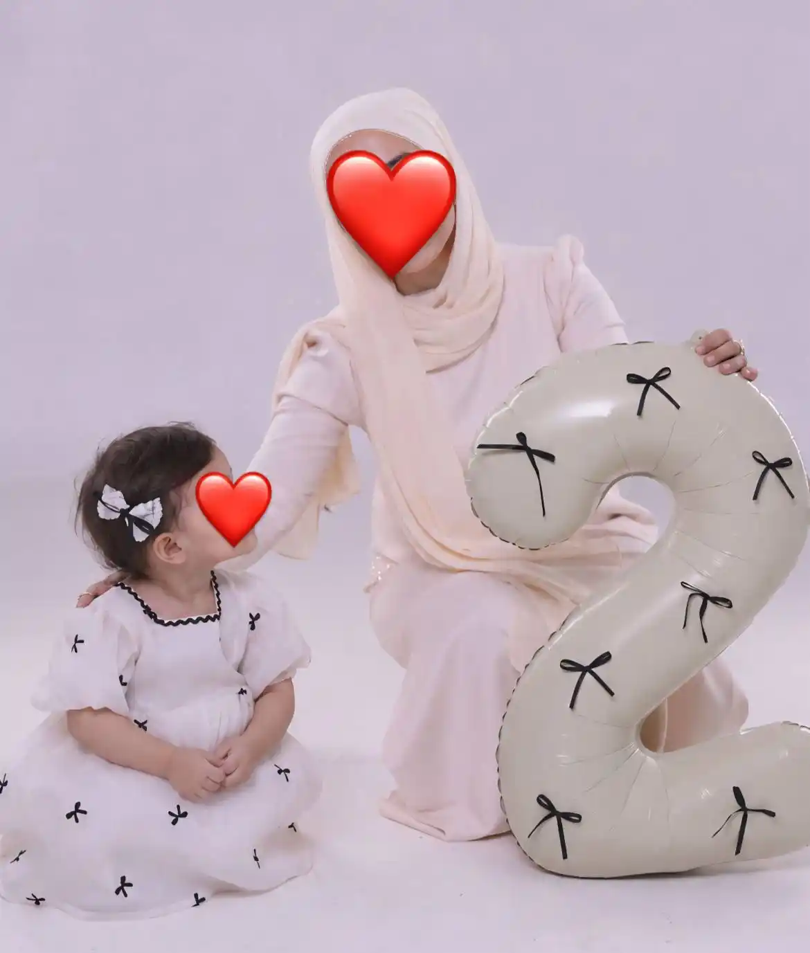 Katta shar raqam,32D, 81 sm,krem rangda,raqamli sharlar,qora bantiklar bilan,bayram uchun