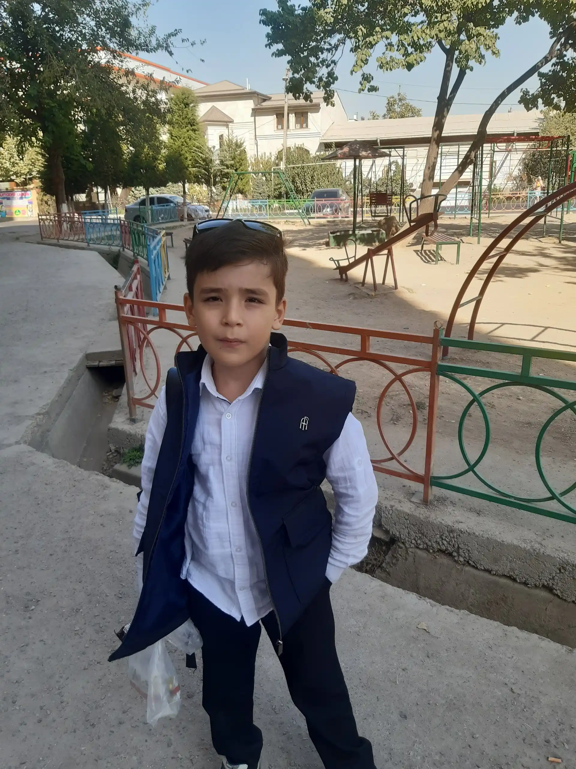 Erkaklar uchun klassik yengil nimcha — kuz-bahor mavsumi uchun