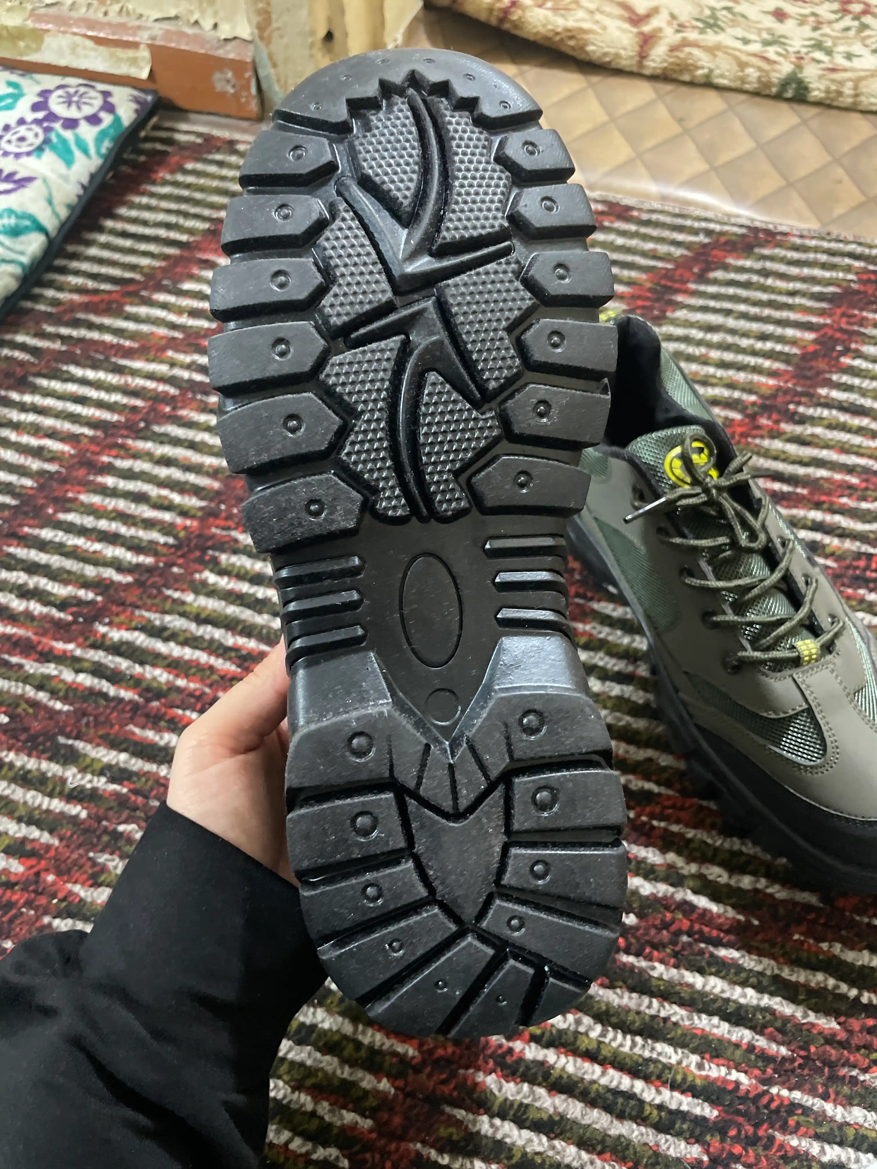 Erkaklar treking krossovkalari, kuzgi - qishki botinkalar