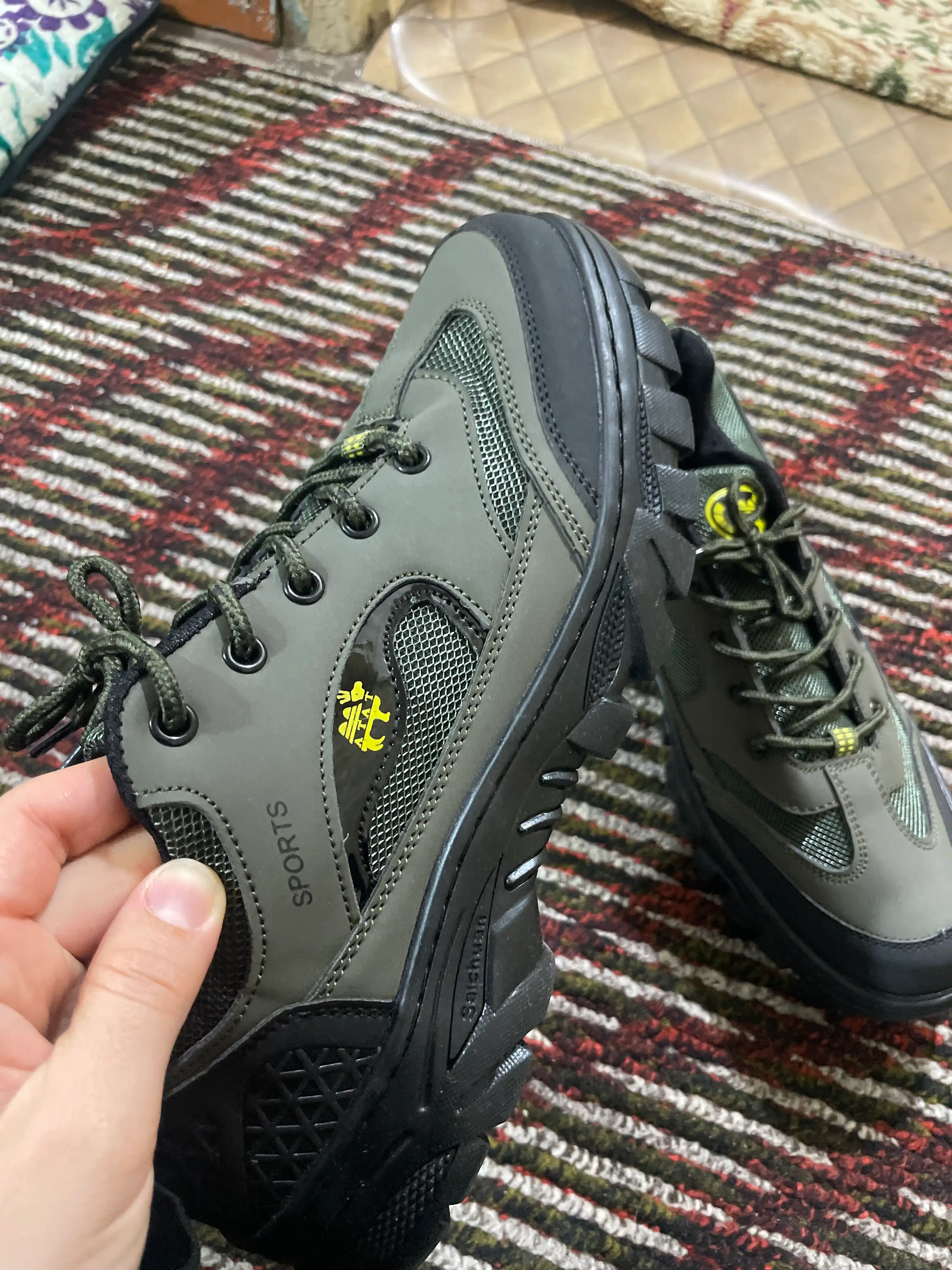 Erkaklar treking krossovkalari, kuzgi - qishki botinkalar
