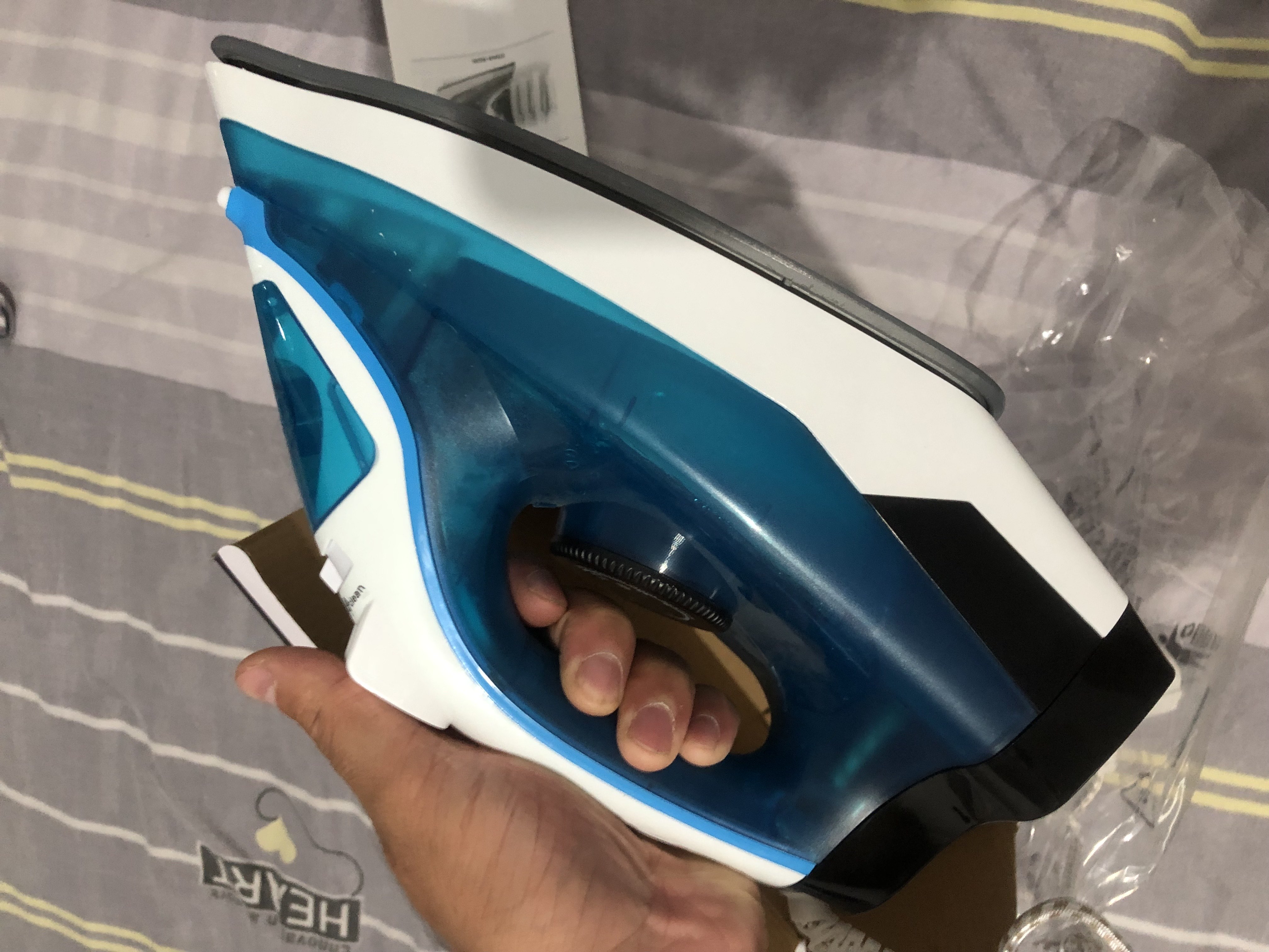 Утюг PHILIPS  паровой 2000-2600W с керамической подошвой и самоочисткой
