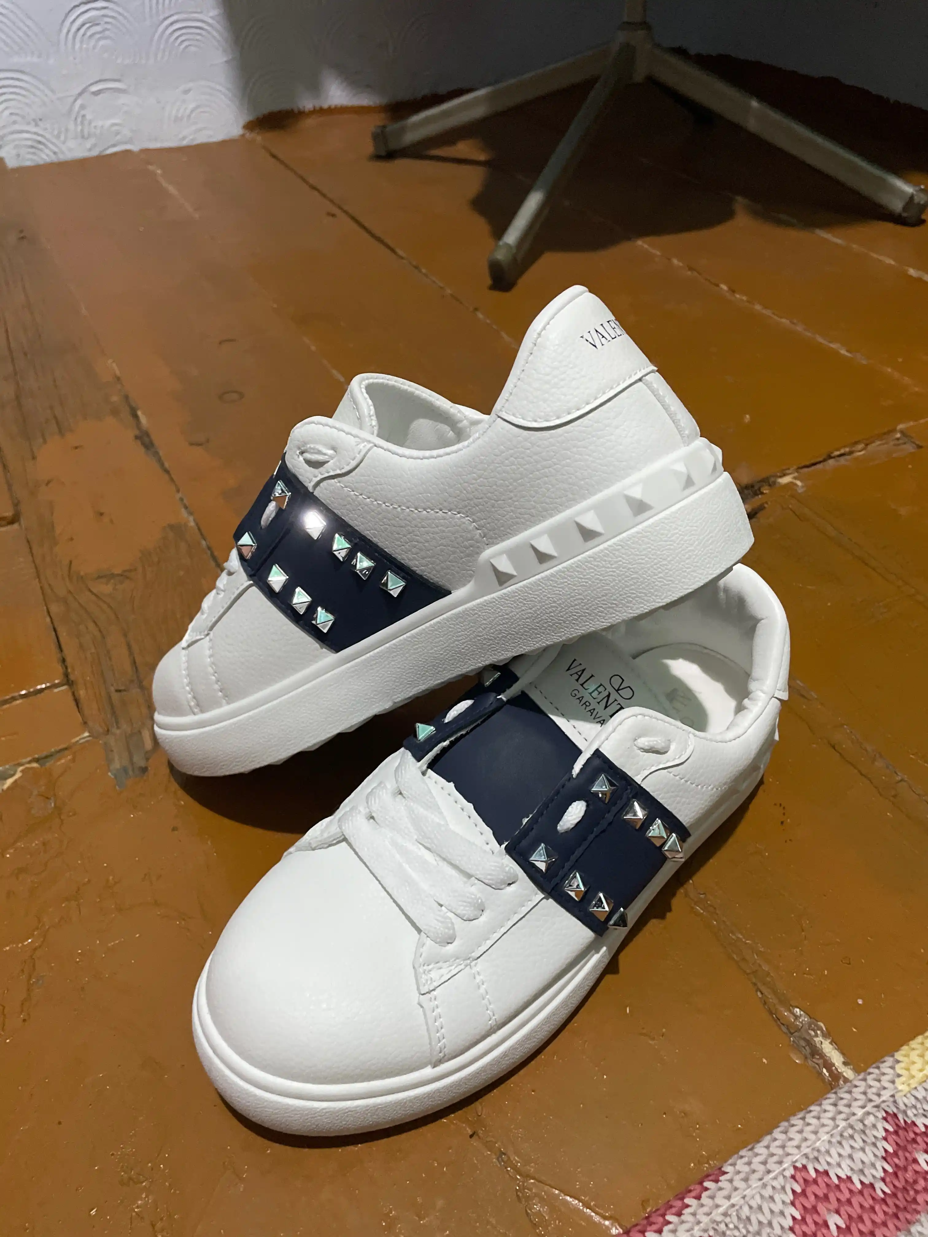 Кроссовки Valentino Garavani для девочек и женщин, размеры 36–40