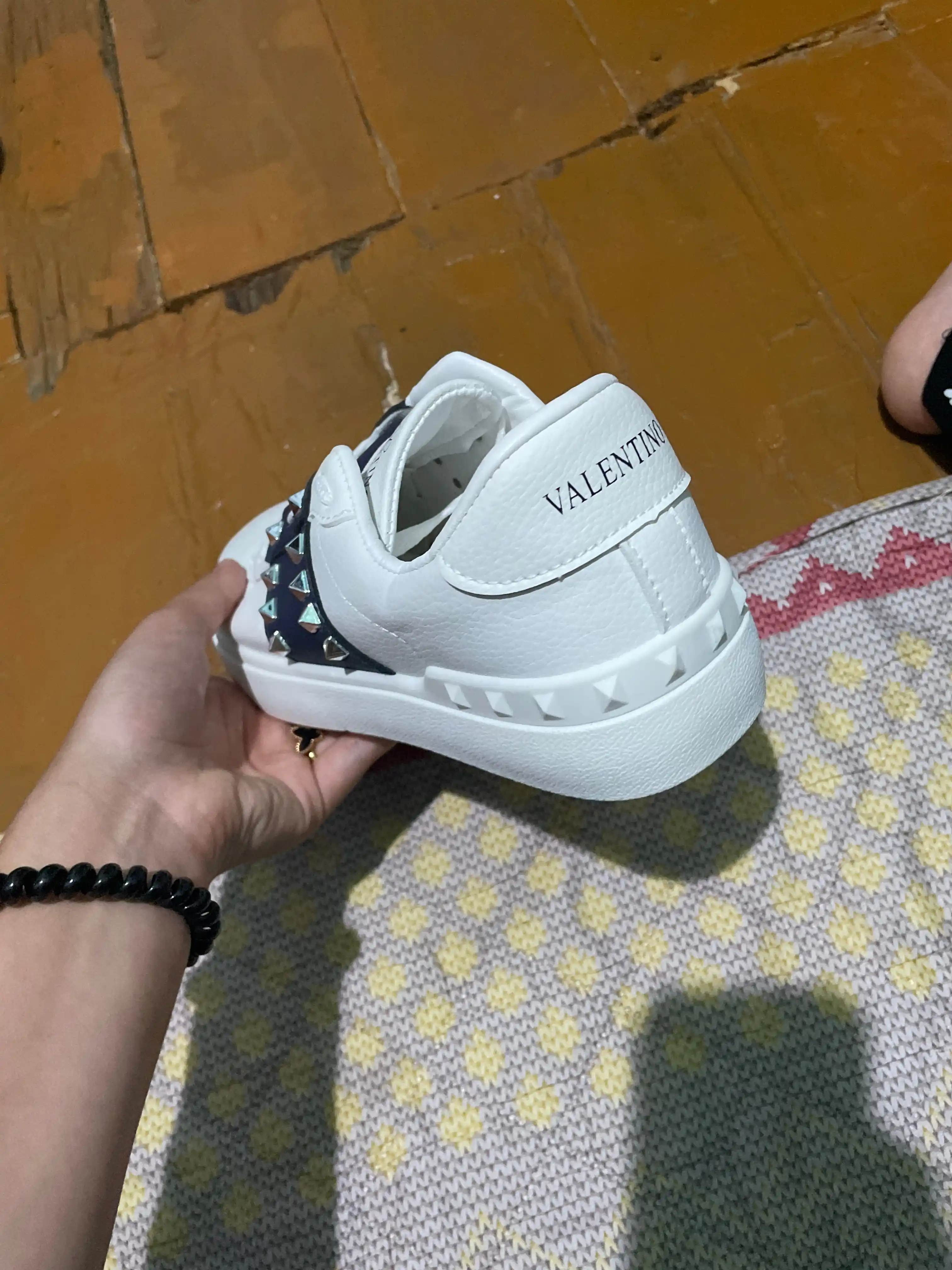 Кроссовки Valentino Garavani для девочек и женщин, размеры 36–40