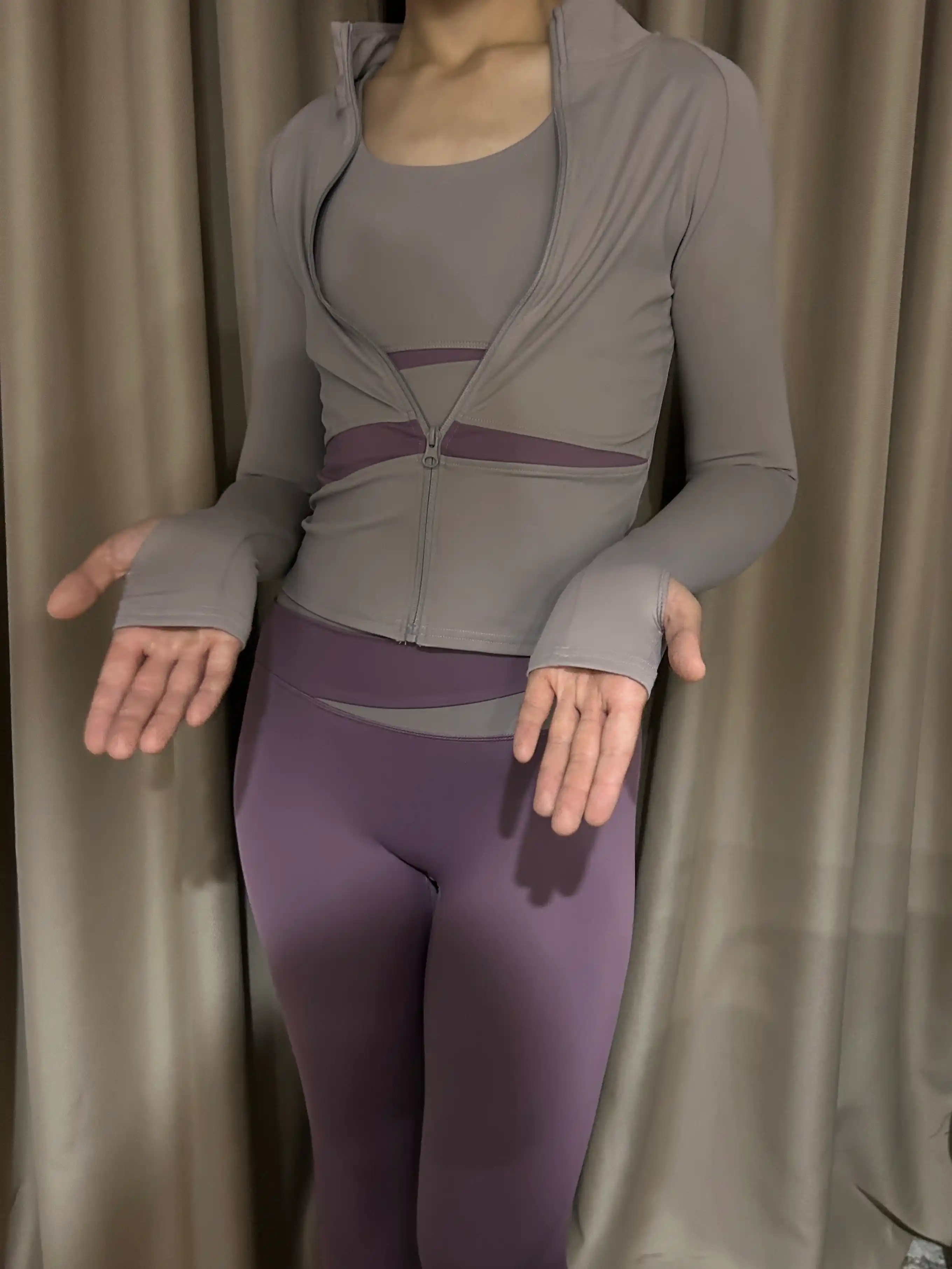 Fitnes, yoga, pilates sporti uchun sport kiyimi, 3 ta 1 da fitnes uchun rashgard