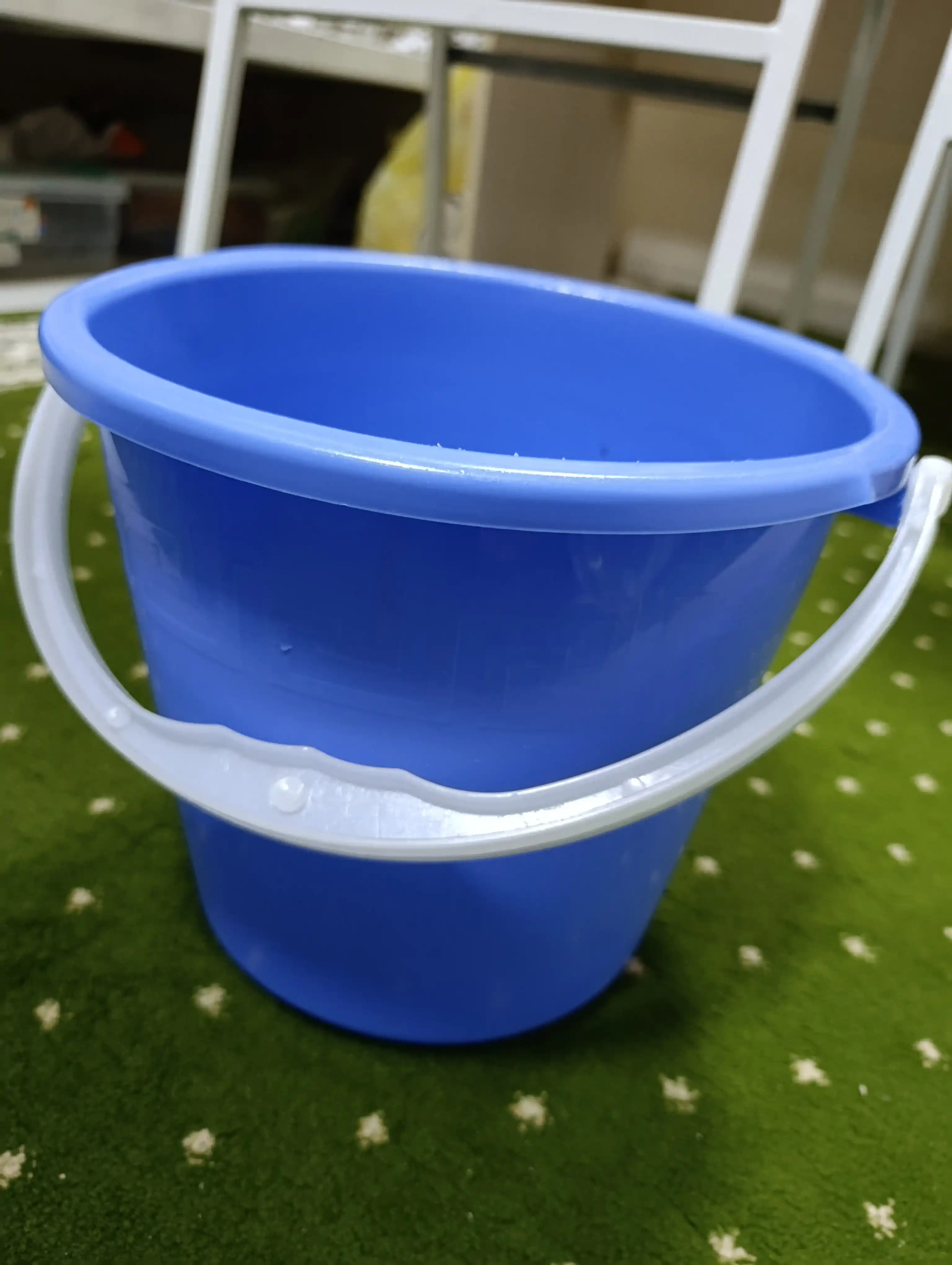 Qopqoq va tutqichli plastik chelak - 10, 12, 15 va 18 litr hajmli