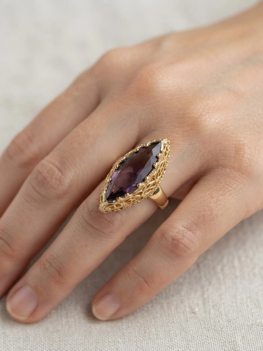 Uzuk sariq tilla yugurtirilgan 18 karat, mis asos