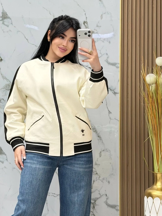 Kurtkalar.Ayollar va qizlar uchun kalta charm bomber — yengil vetrofka, S, M, L