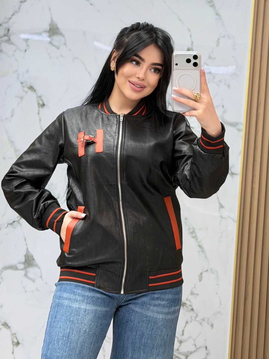 Kurtkalar.Ayollar va qizlar uchun kalta charm bomber — yengil vetrofka, S, M, L