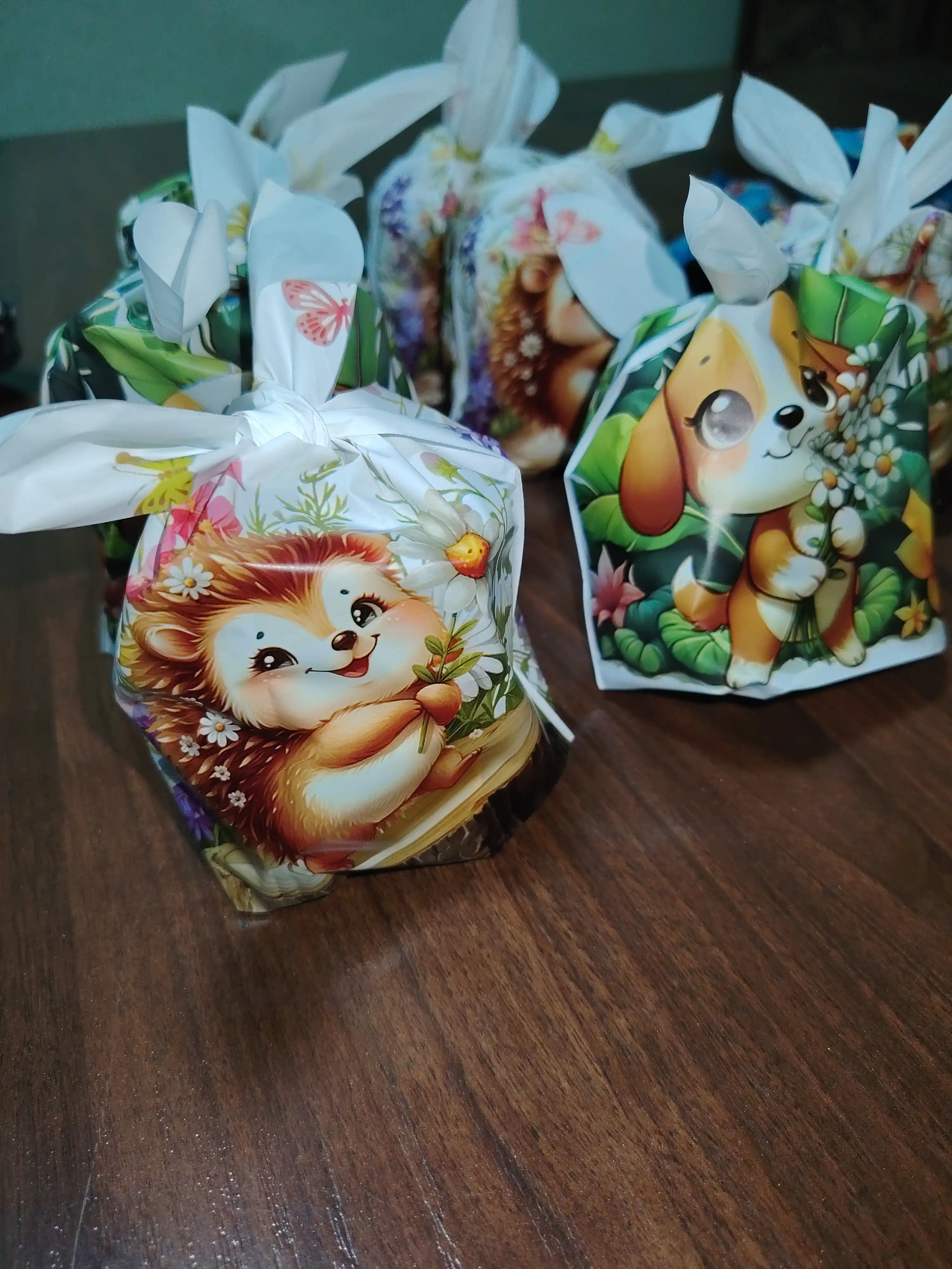 Paket sovgalar uchun padarkalar, suvenirlar, lentali mishokchalar