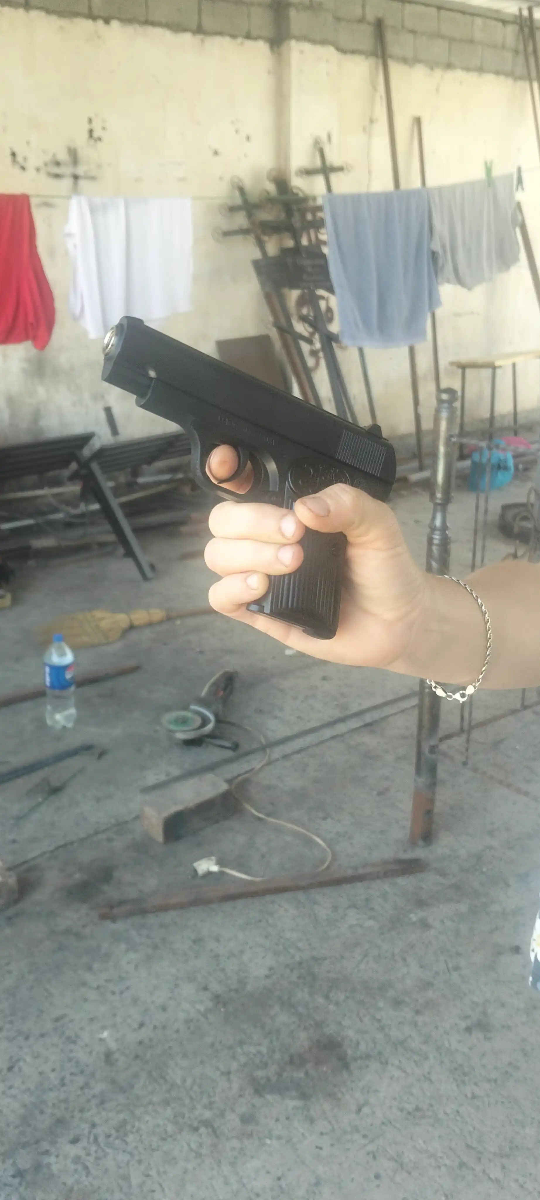 Игрушечный металлический спринговый пистолет С 15A Desert Eagle, с глушителем в наборе