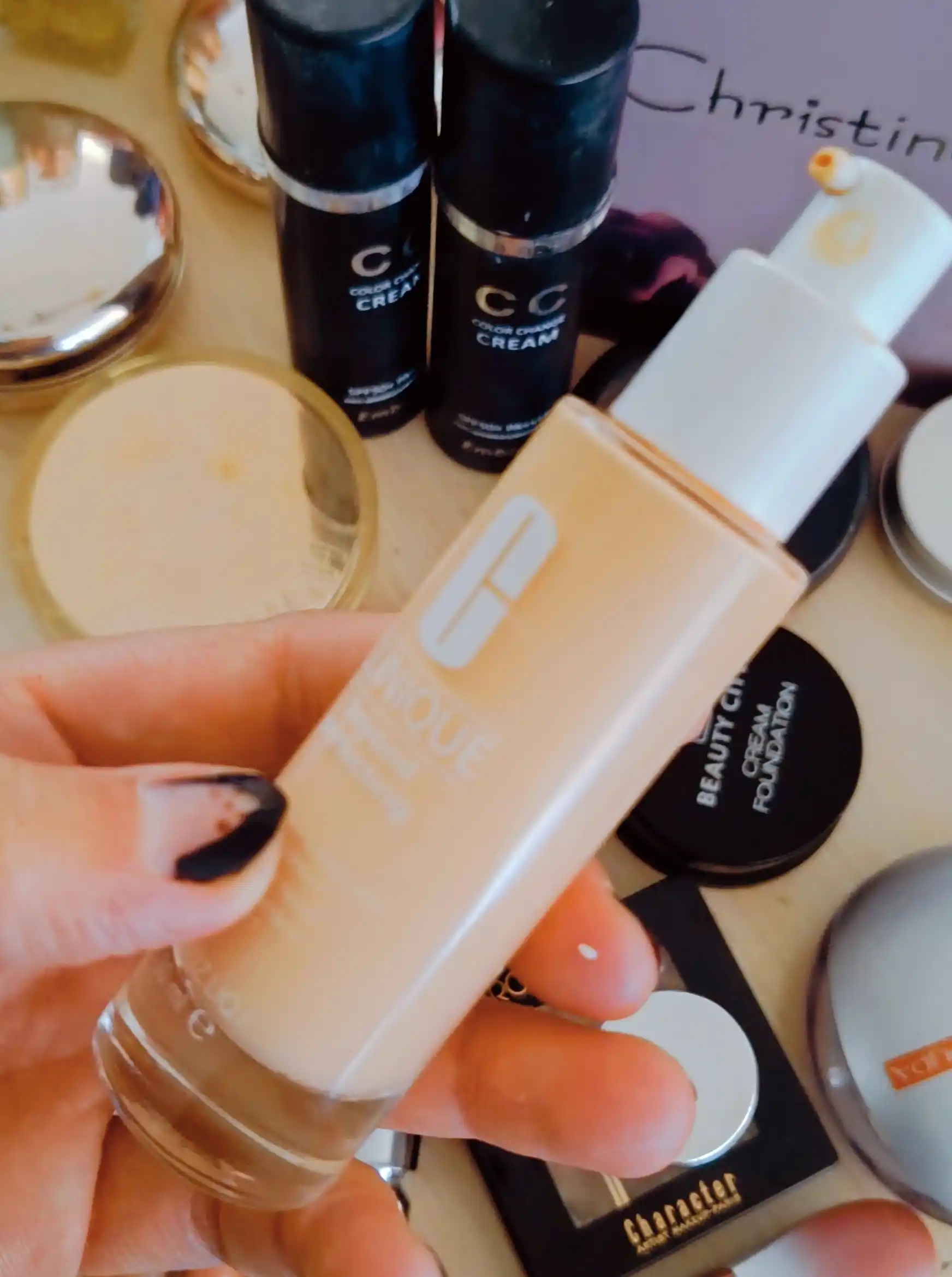 Clinique Матирующий тональный крем и консилер 2 в 1 SPF 50