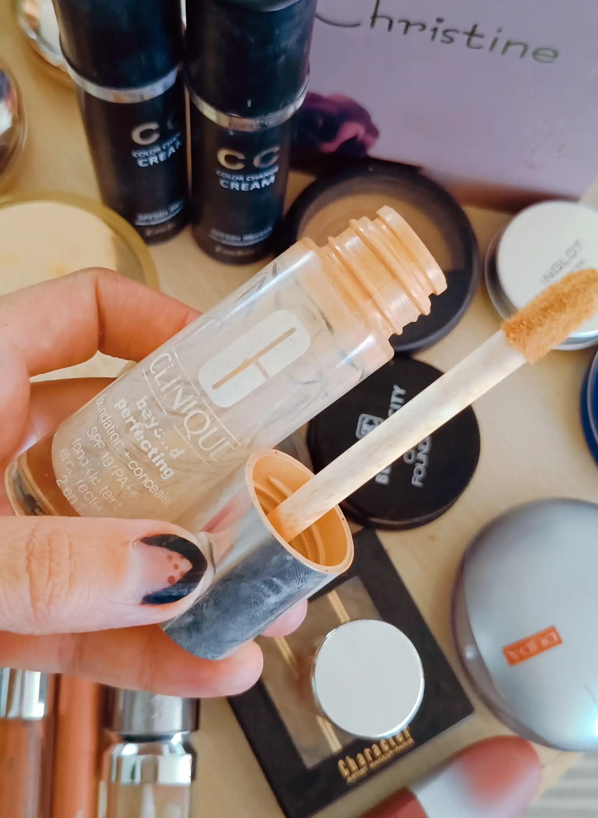 Clinique Матирующий тональный крем и консилер 2 в 1 SPF 50