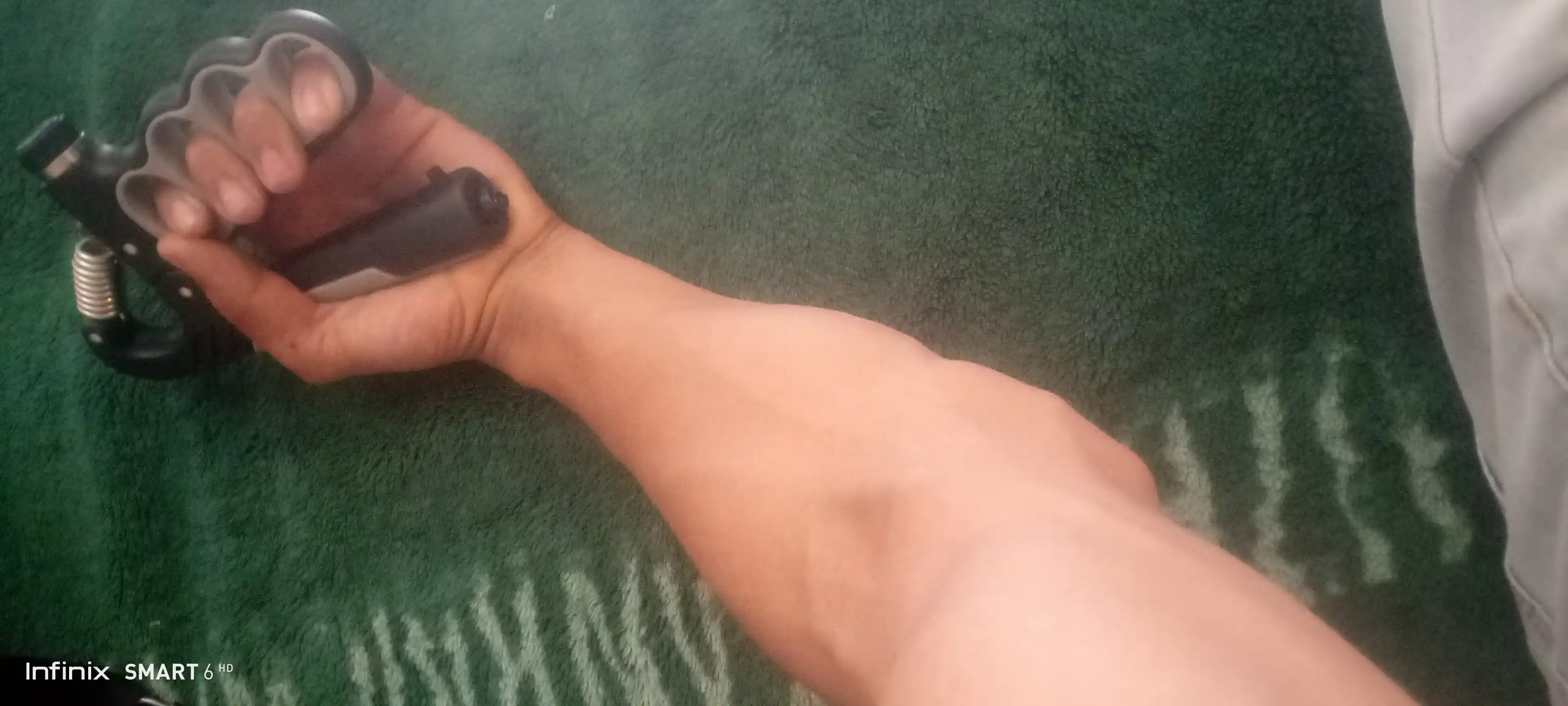 Espander qo'l va barmoqlar uchun, hisoblagichli mini-trenajyor, 5-100 kg, 3 rang