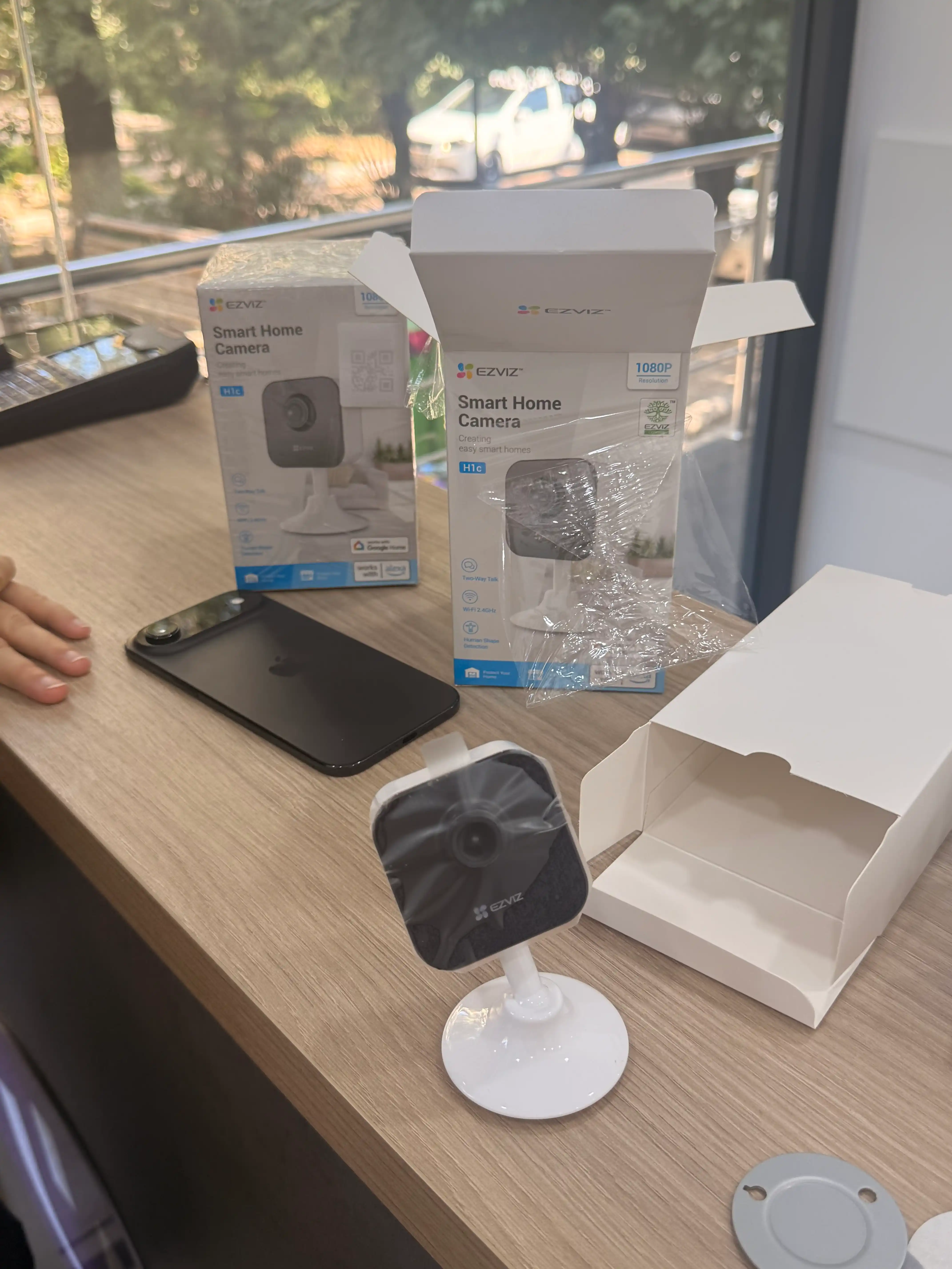 Камера видеонаблюдения Ezviz H1c (2Мп) Wi-Fi, двусторонний разговор, детектор движения