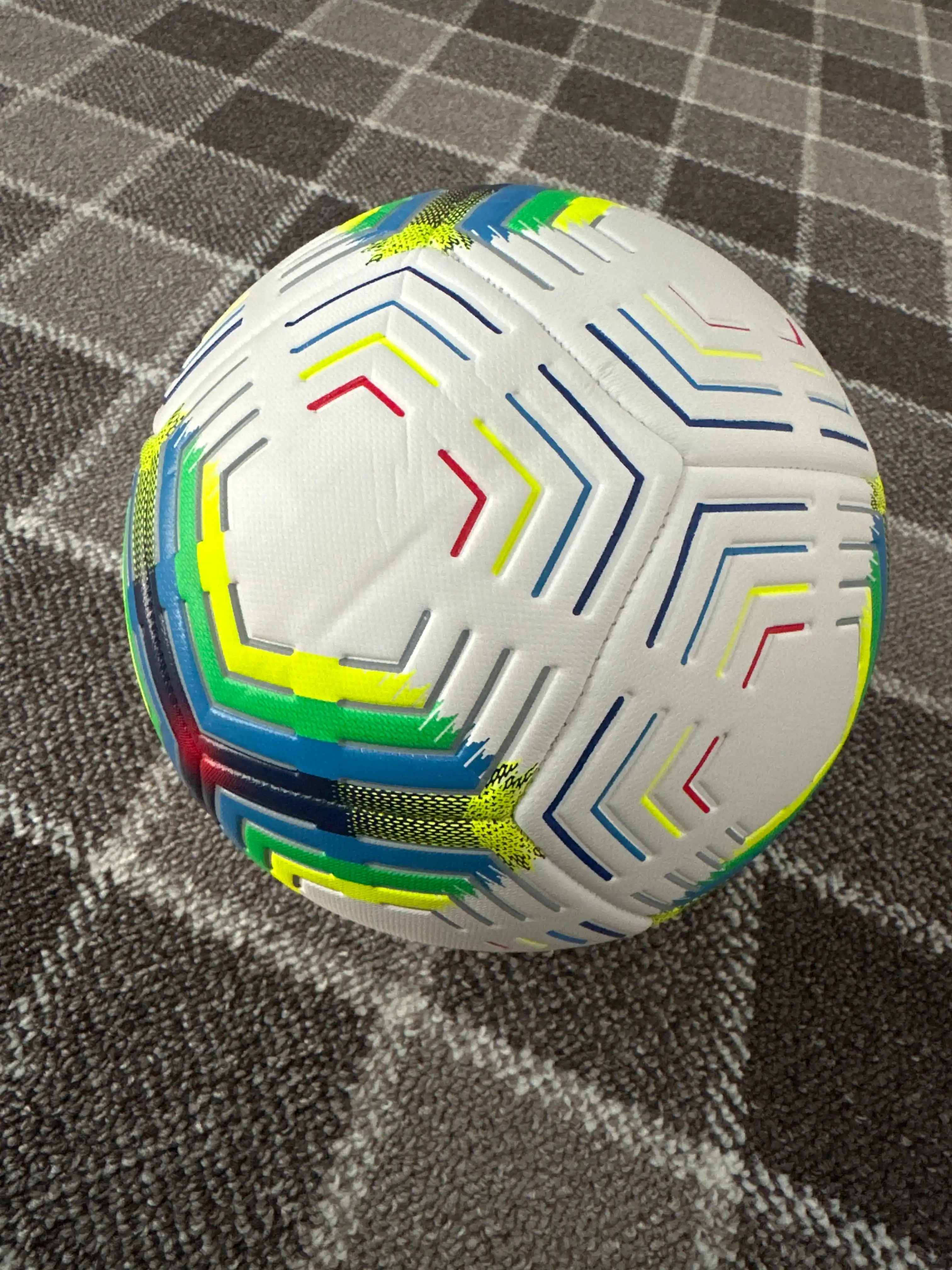 5-o‘lchamli futbol to‘pi