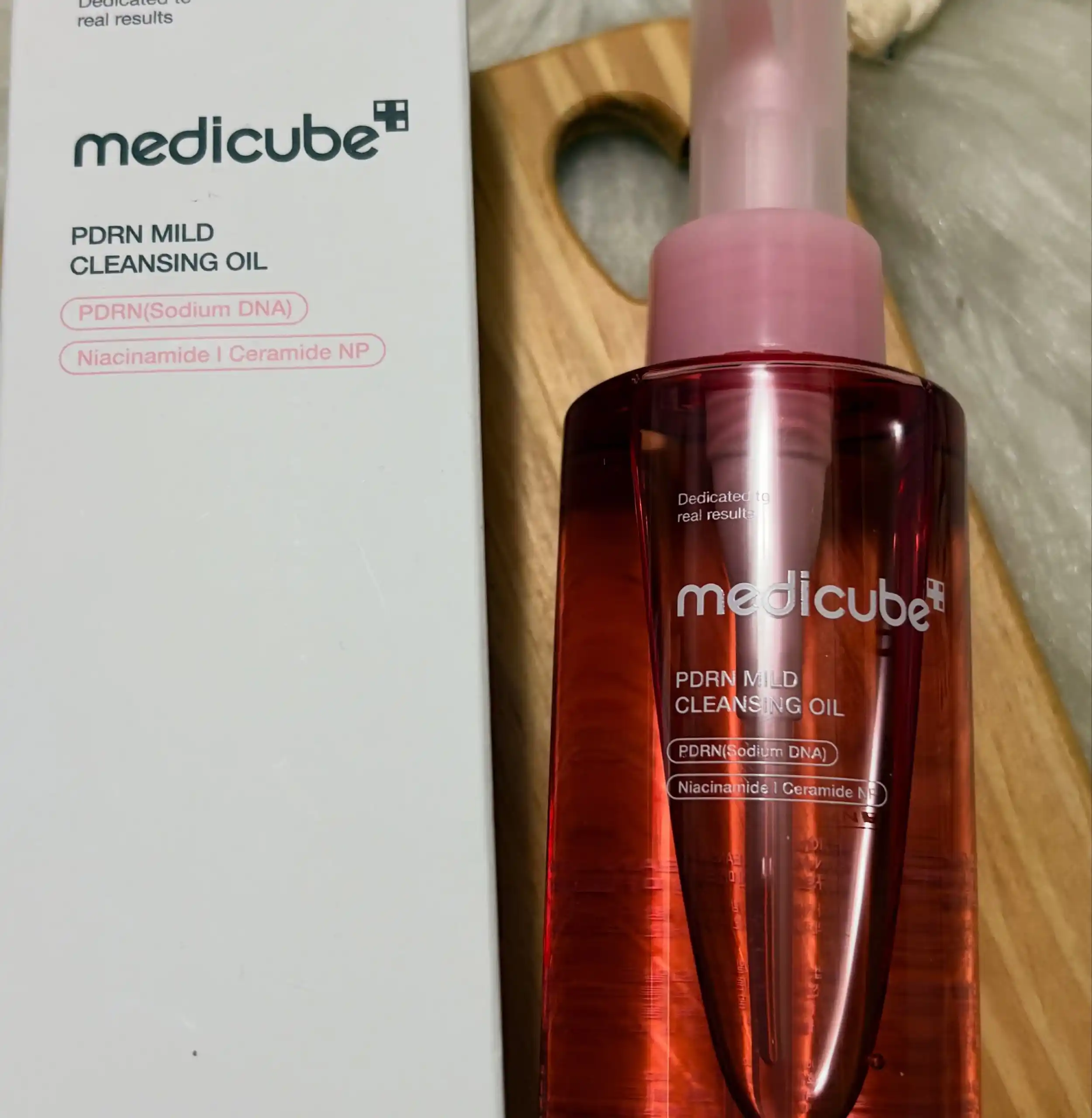 Medicube для лица: гидрофильное масло Zero Pore и увлажняющий гель для умывания PDRN