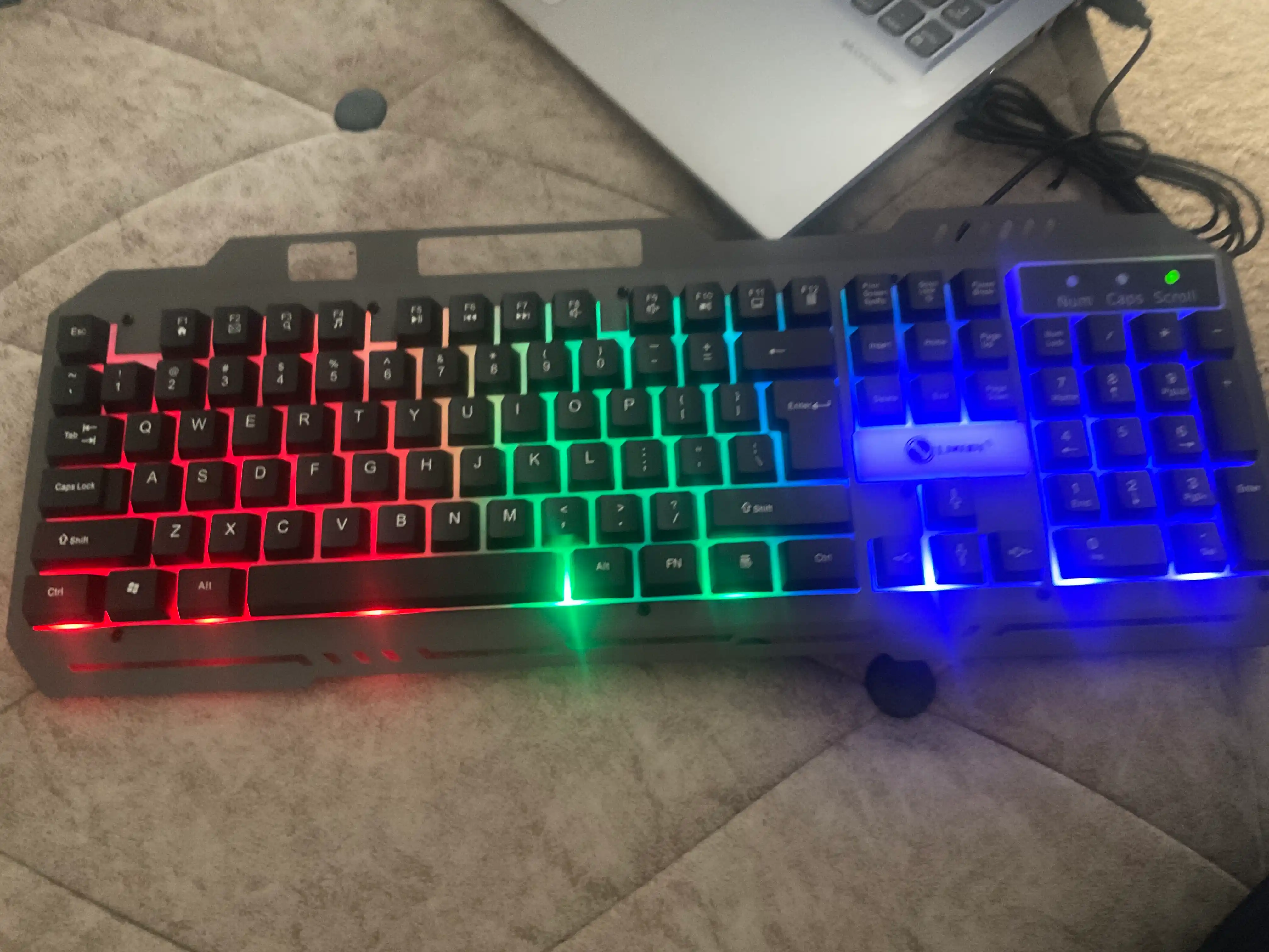 RGB yoritgichli klaviatura, mexanik va membranali modellar, sichqonchali variantlari