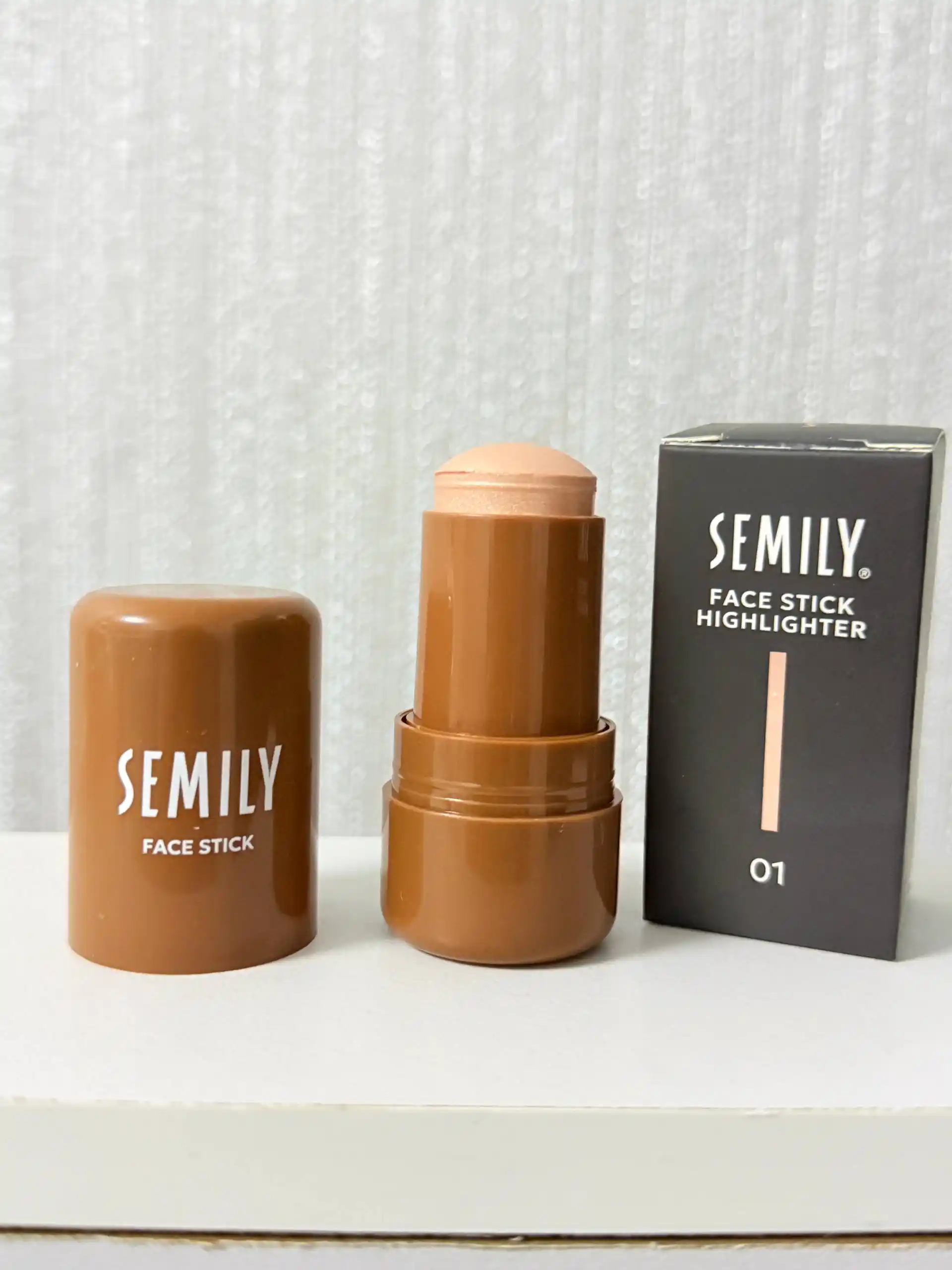 Хайлайтер стик  SEMILY для лица Highlighter Stick, кремовый, сияющий, тон 01