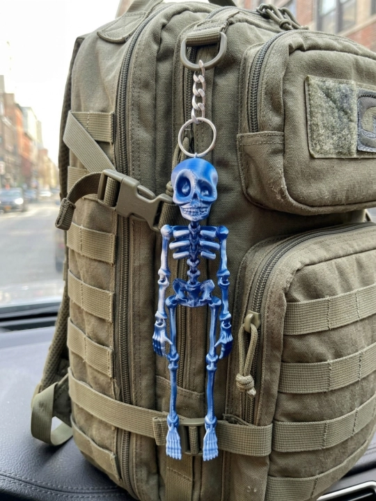 Harakatlanuvchi brelok, mashinaga osiladigan skelet, mumiya, astronavt, mushuk skeleti